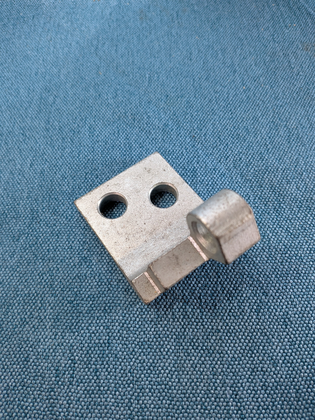 Scharnier Hintertür links Golf3/Vento 1H4833409 NOS M9