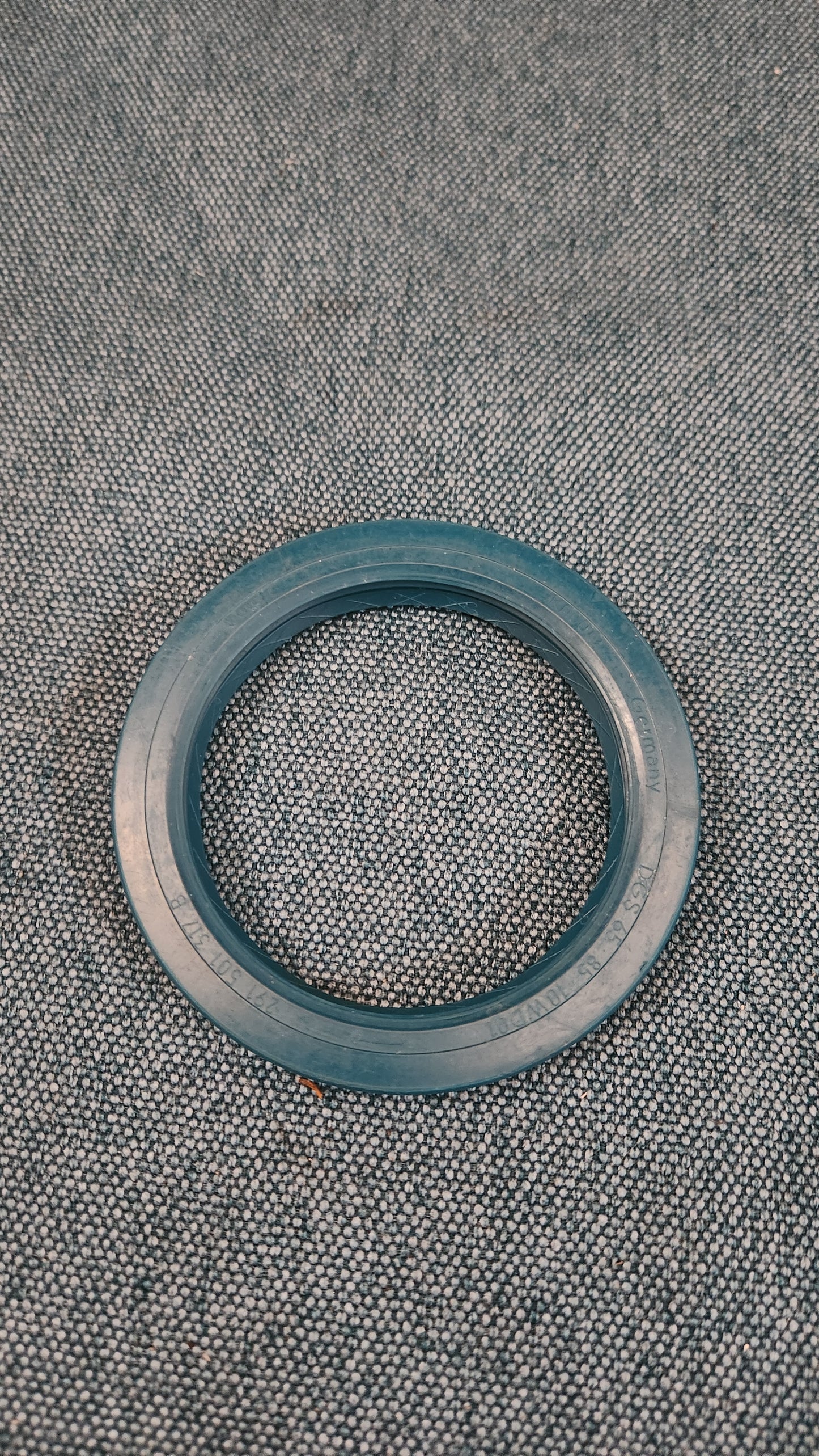 Shaft Seal Wheel Hub LT1 291501317 NOS K9