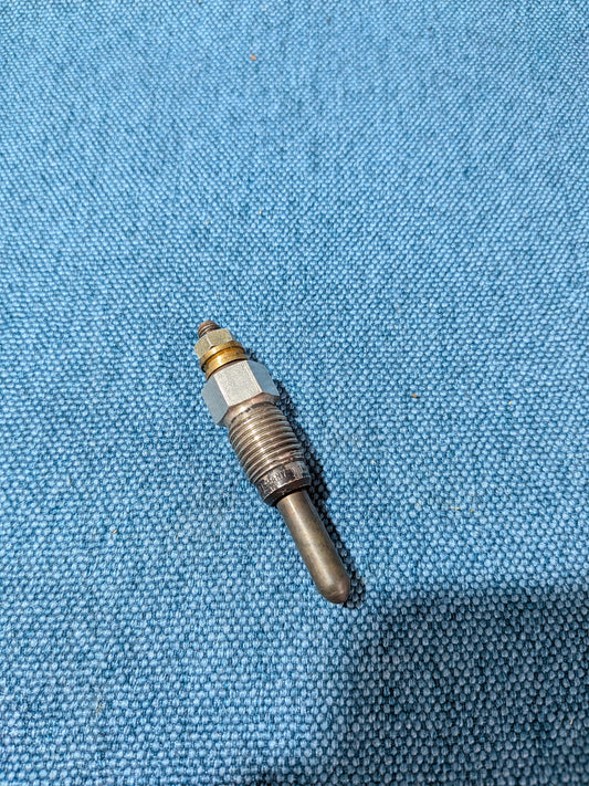 Glühkerzen Beru Audi 80/90/B2/B3/B4/100/200/C2/C3/C4/A3 8L/A4 B5/B6/A6/C4/C5/C6/Golf/Jetta/1/2/3/4/Vento/Bora/Caddy 14D/9KV/LT1/T3/T4 Bus/Polo 86C/6N/Passat/B2/B3/B4/3B/3BG 0100221105 Gebraucht B6