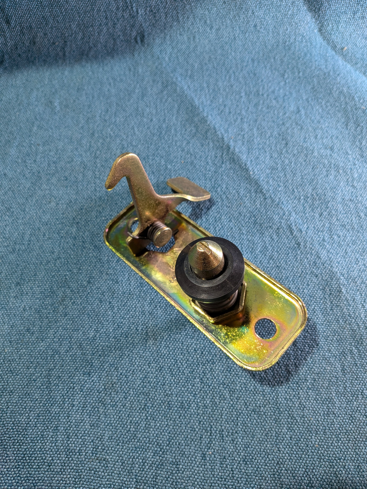 Hjelmlås Caddy 2/Skoda Felicia 6U0823507A NOS B19