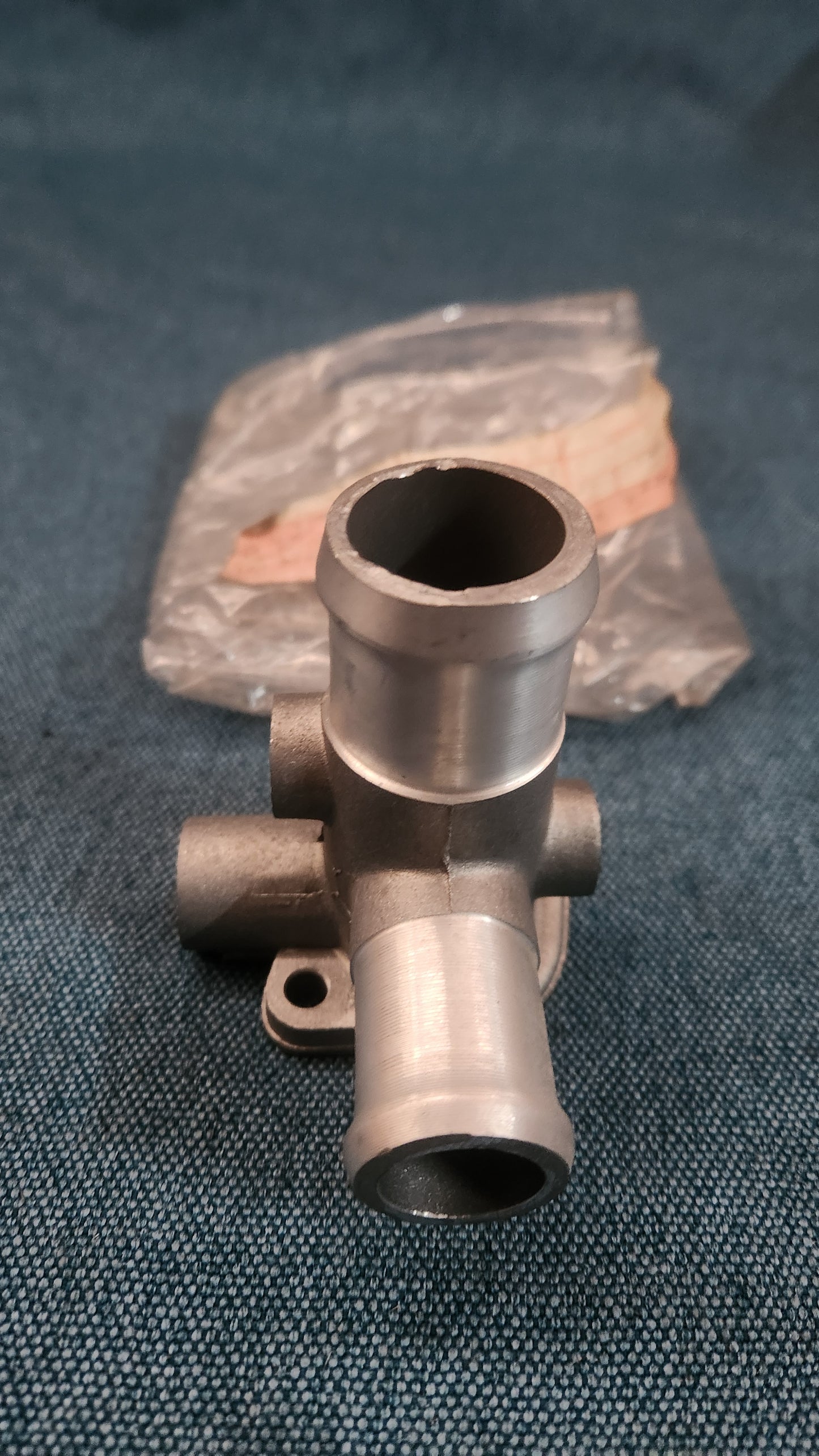 Kühlwasserflansch Golf/Jetta/2/Audi80/100/B3/C3 026121133C Nos G9