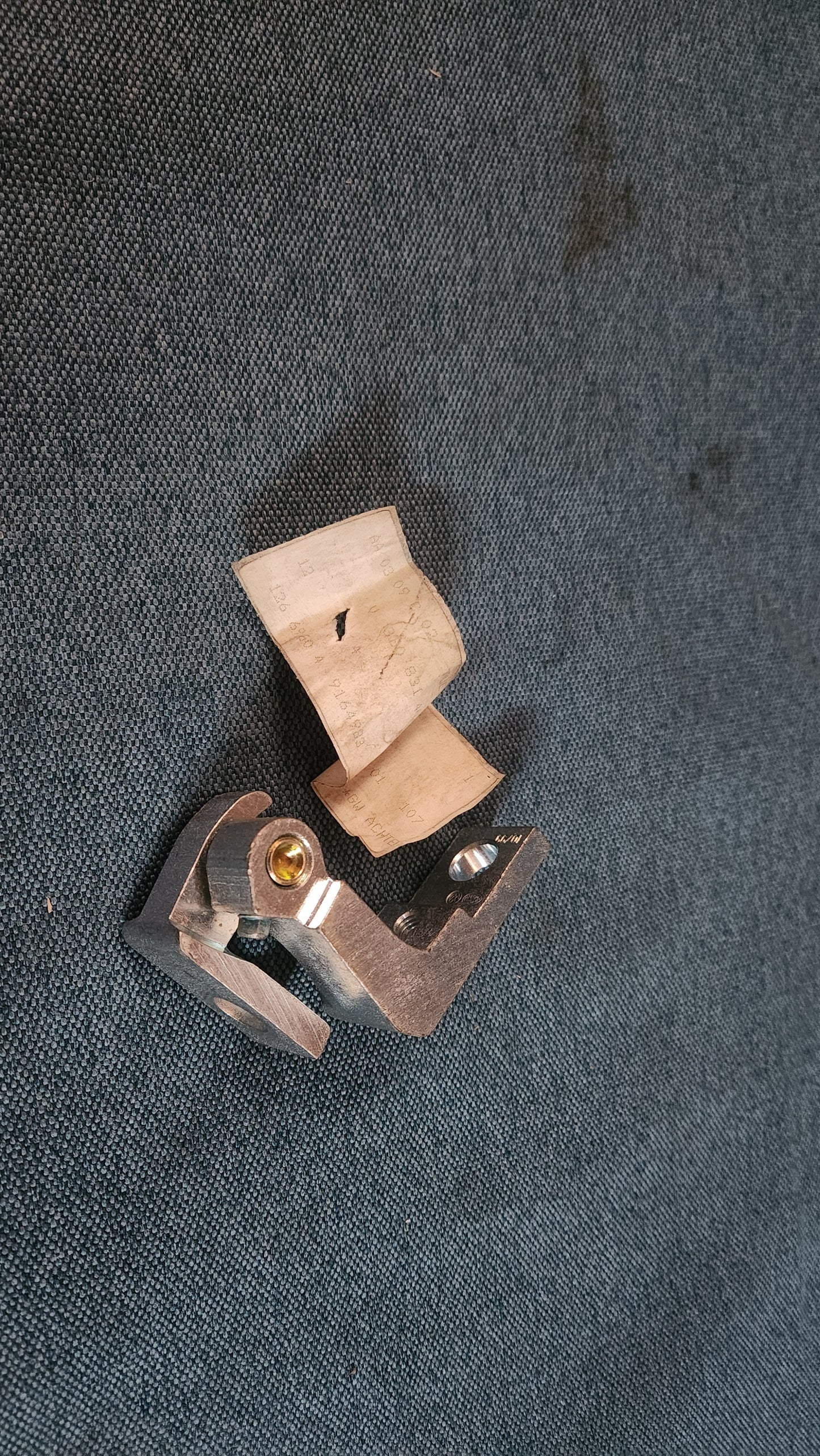 Passat 3B/BG door hinge 3b0831402 Nos A2