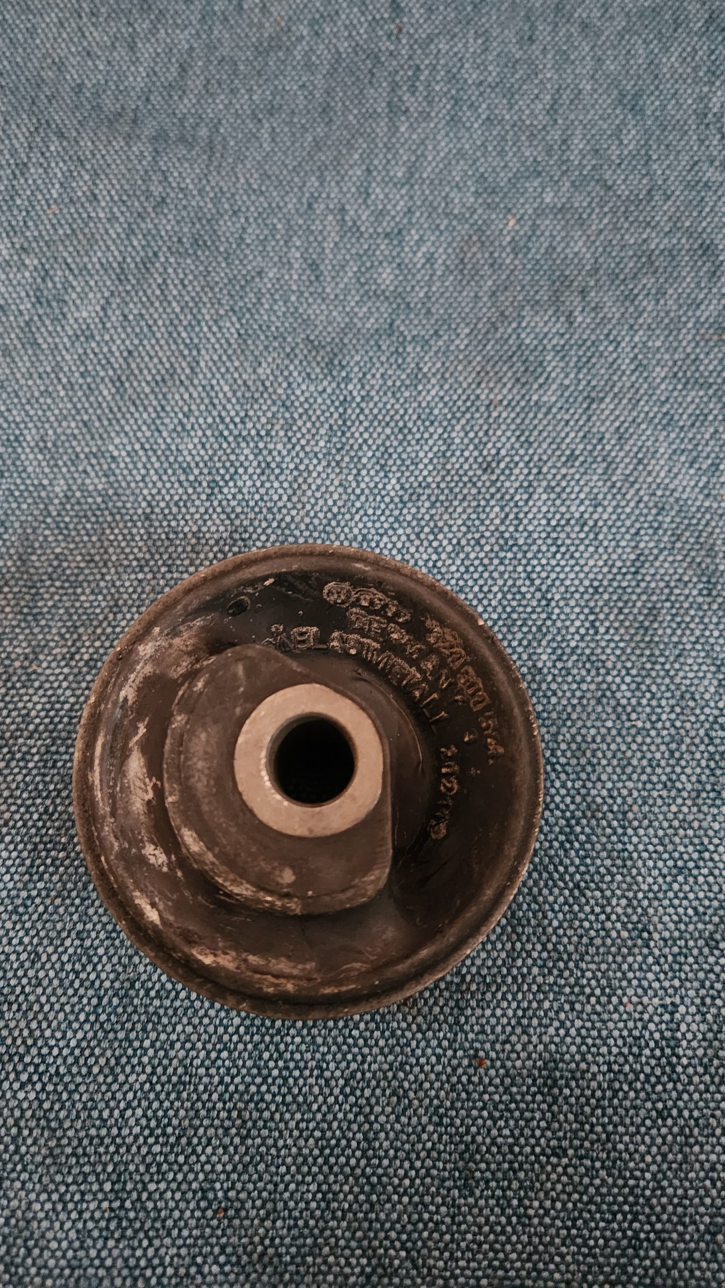 Passat 32B B2 Hinterachslager Silentlager 321501541 Nos G9/H1