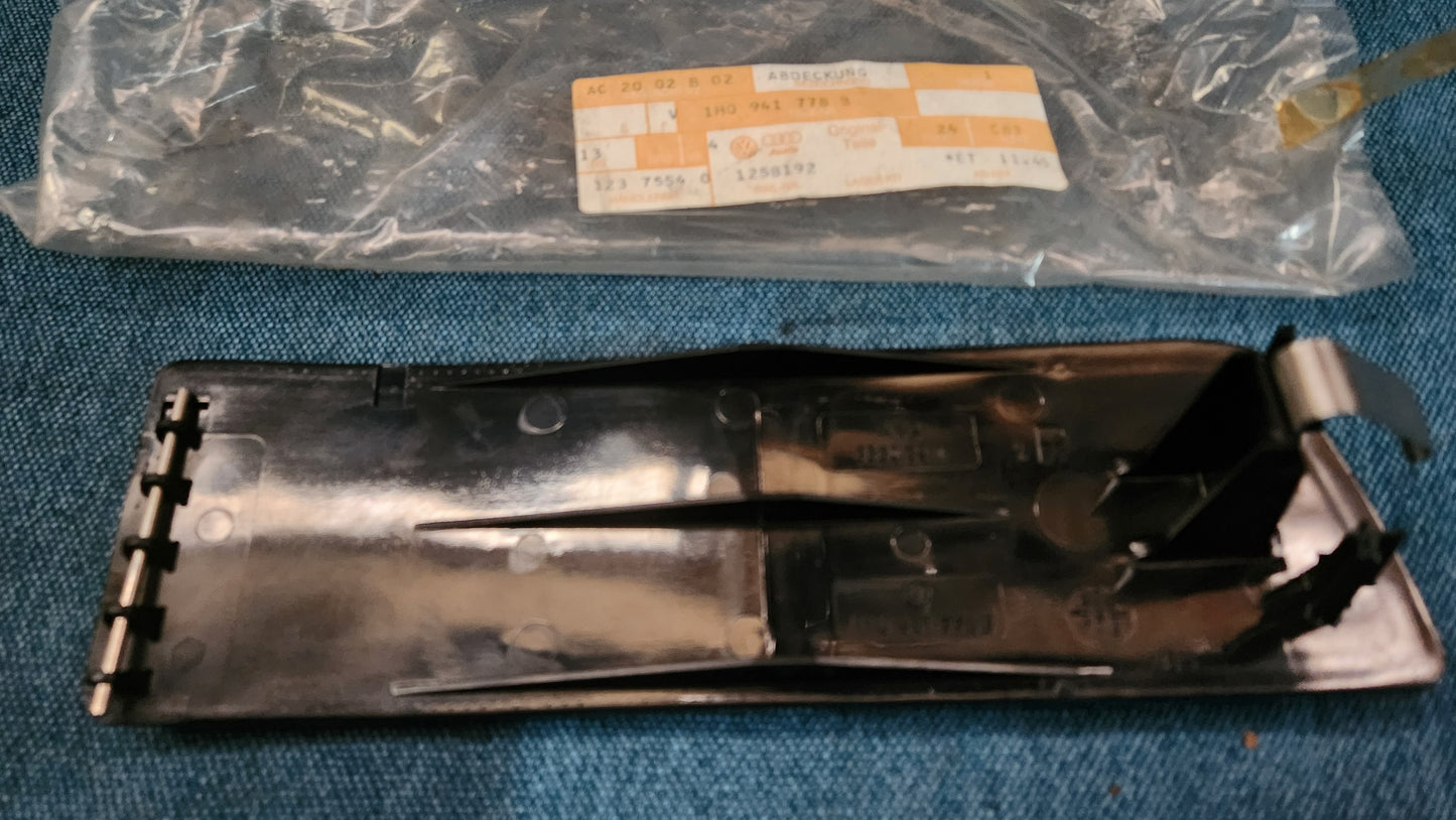Golf 3/Vento Blende Nebelscheinwerfer Schwarz Dunkel 1H0941777B Nos G6