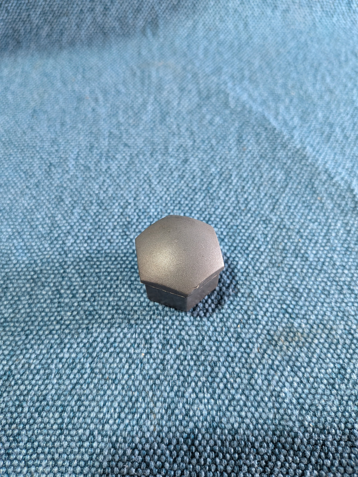 Kappe für Radschraube Grau Caddy14D/Golf/Jetta/1/2/Passat/B2/Polo1/Scirocco/1/2 321601173A Gebraucht B14