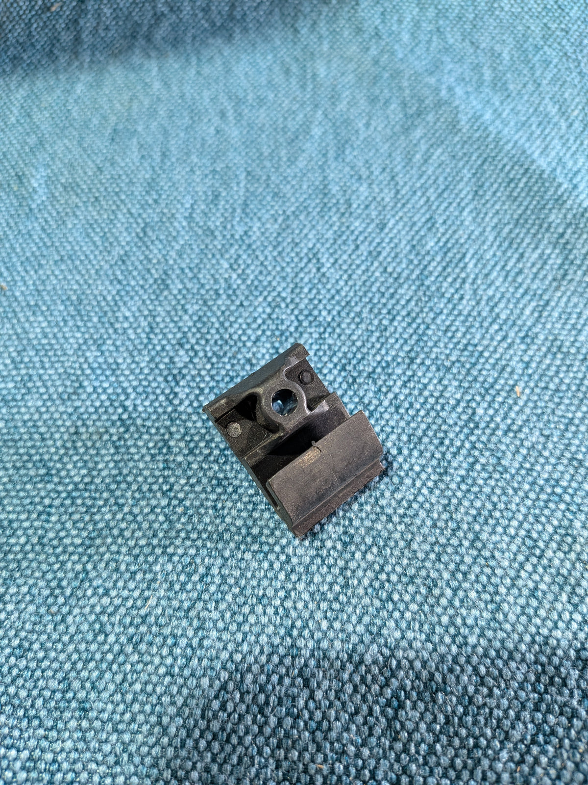 Holdeclips til dørbeklædning Polo 86C/Derby 867867143 NOS B18