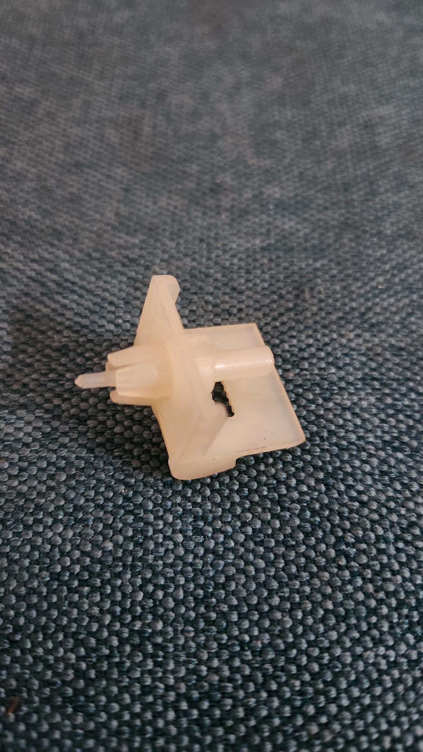 Clip für Türverkleidung T4/Golf/Jetta2/Scirocco2/Passat 32B B2 321867299B Nos I6