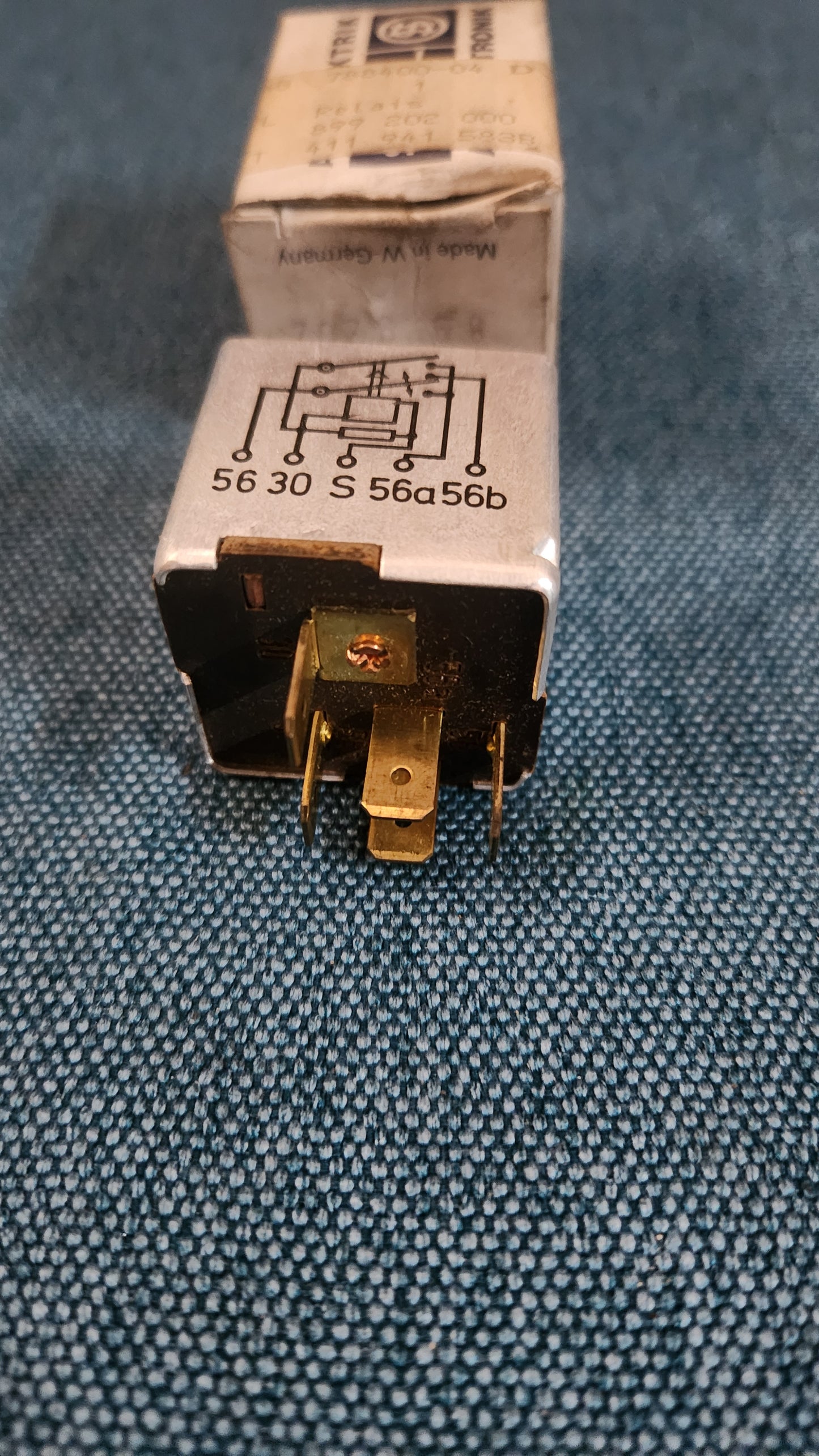 Headlight Dimmer Relay Stribel Golf/Jetta/Scirocco/1/Iltis/Passat/B1/B2/T1/T2 Bus/Audi 80/90/B2/B3/B4/100/200/C3/C4/A6 C4/V8 411941583B NOS/New N1