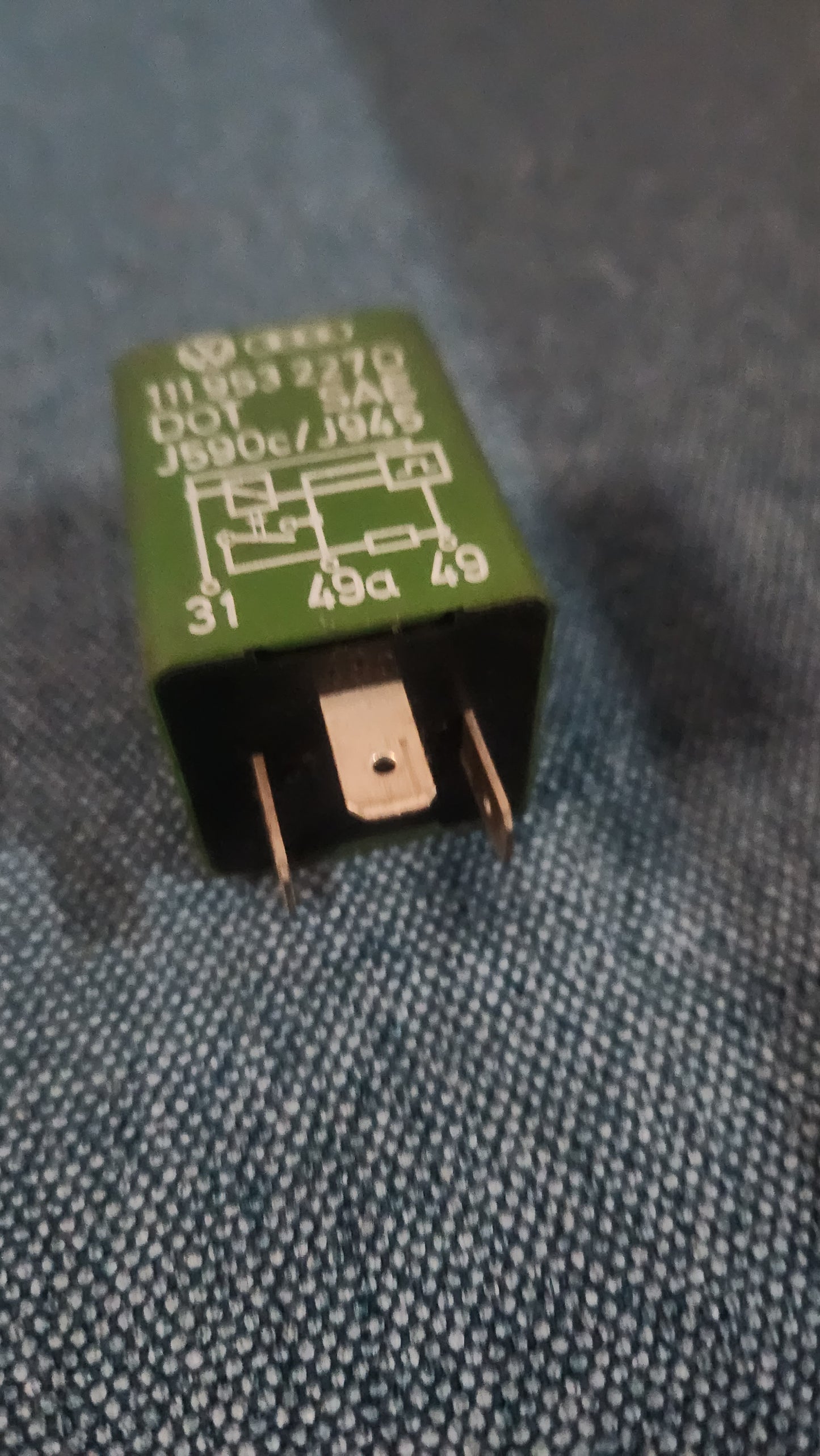 Relais Blinker Käfer/Kübelwagen/T2/T3 Bus/Typ 3/4/Golf/Jetta/1/Caddy14D/Polo 1/86C/Porsche 911/914/924/944 111953227D  Gebraucht M9