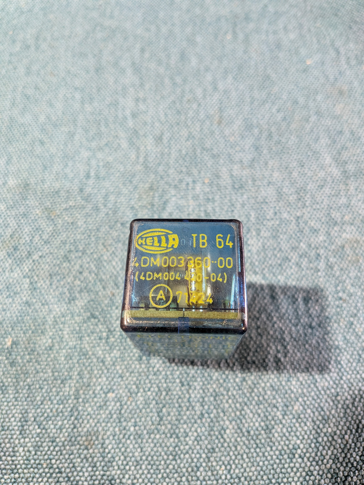 Turn Signal Relay Hella 4DM003360001 Type4/Caddy/14D/2 9KV/Corrado/Golf/Jetta/1/2/3/4/Vento/K70/Beetle/Karmann Ghia/LT1/Passat/B1/B2/B3/B4/Polo/86C/6N/Scirocco/1/2/T3/T4 Bus/ Audi 50/80/90/B1/B2/B3/B4/100/200/C1/C2/C3/C4/A6 C4/A8 4D2/V8 431953231 Used G9