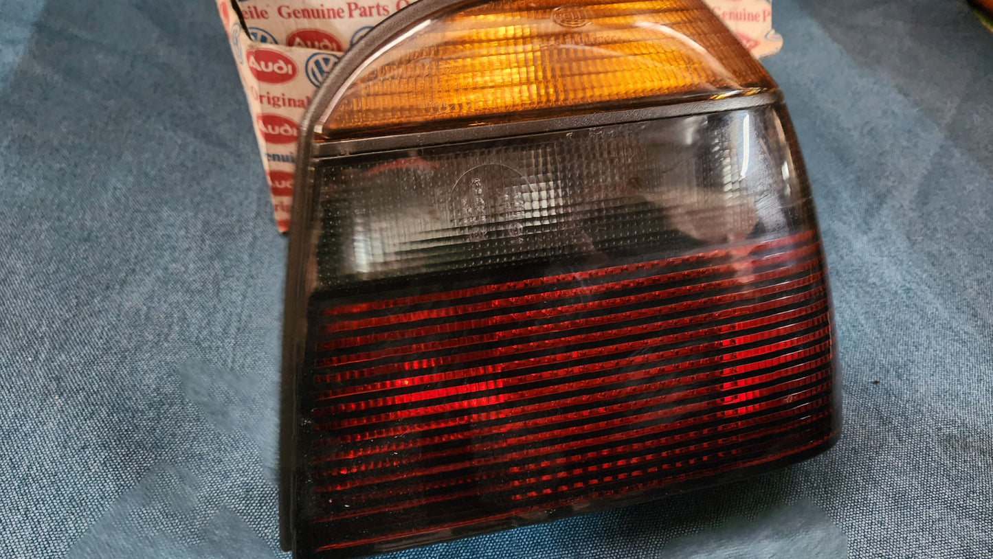 Golf 3/4 Cabrio Rückleuchte Rücklicht Schwarz Dunkel 1H6945112B Nos G4