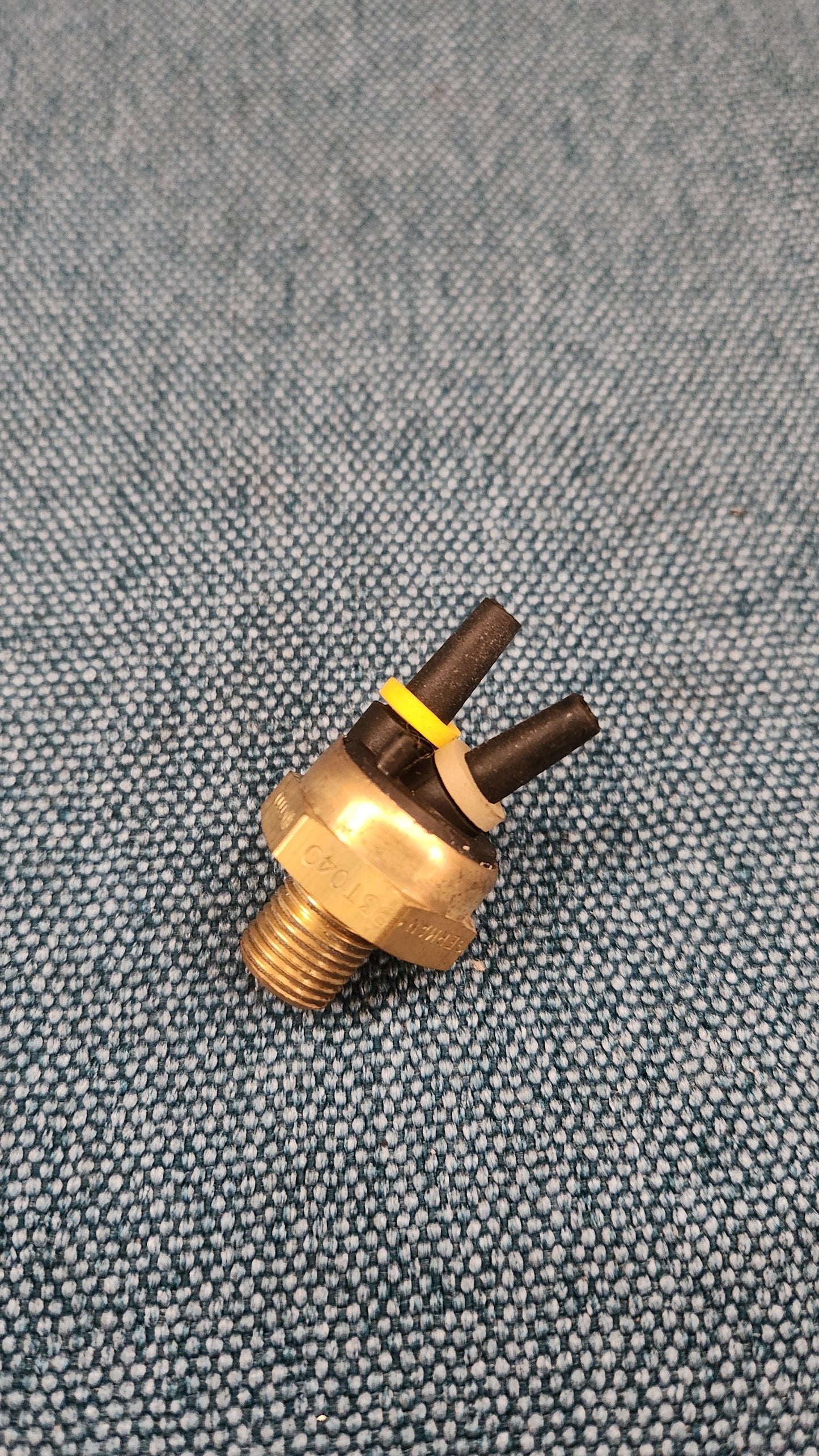 Thermopneumatikventil Golf/Jetta/1/Caddy14D/Scirocco/1/2/Passat B1/B2 049131851 Nos M6