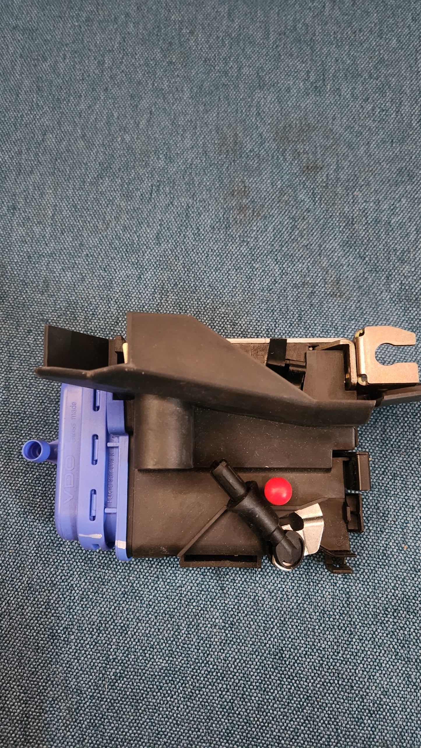 Door lock Audi A3/8L/A4/S4/RS4/B5/S6 8D0839016D Nos F4