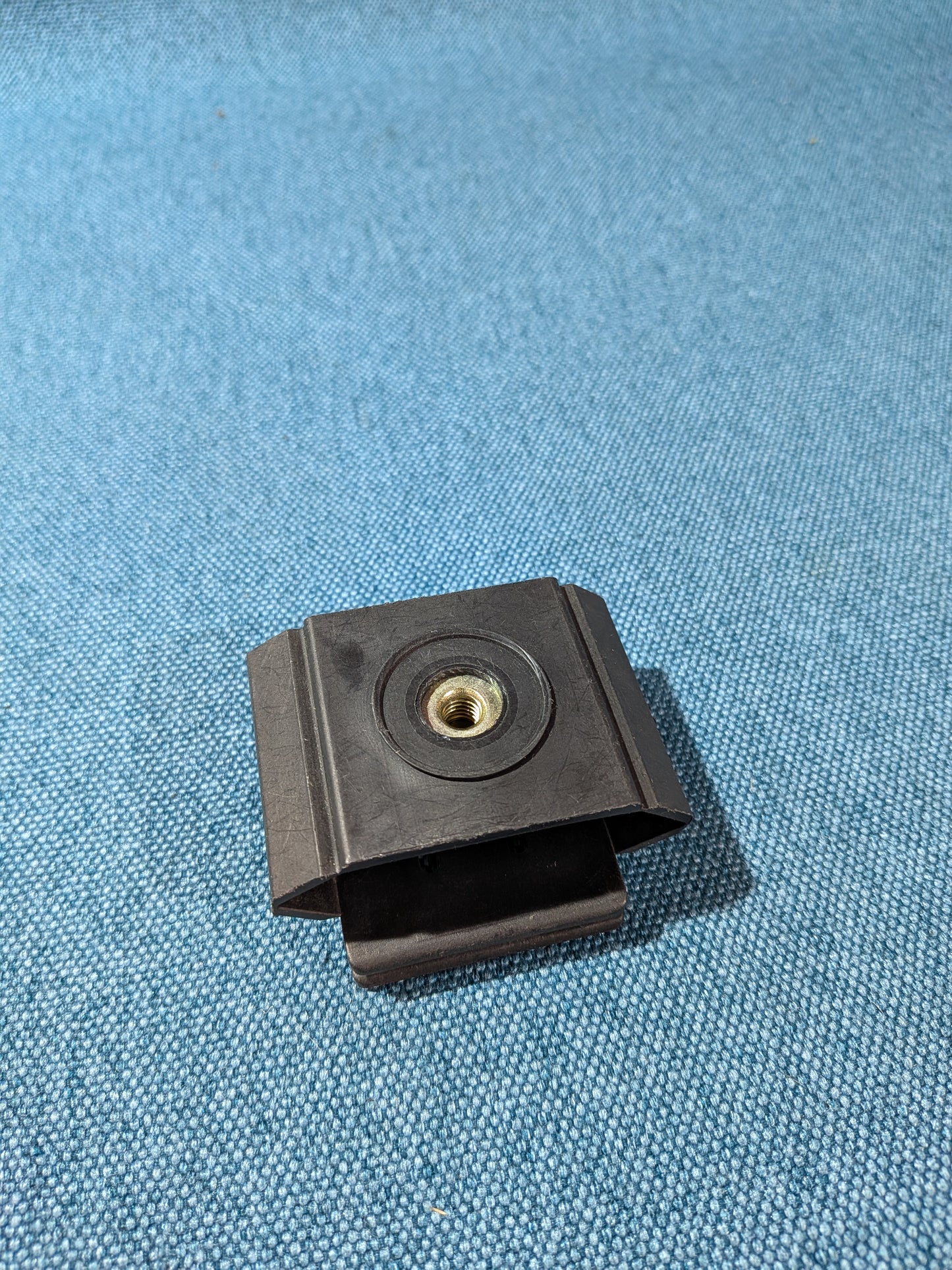 Halter Stoßstange Mercedes W201 2018800114 Gebraucht A12