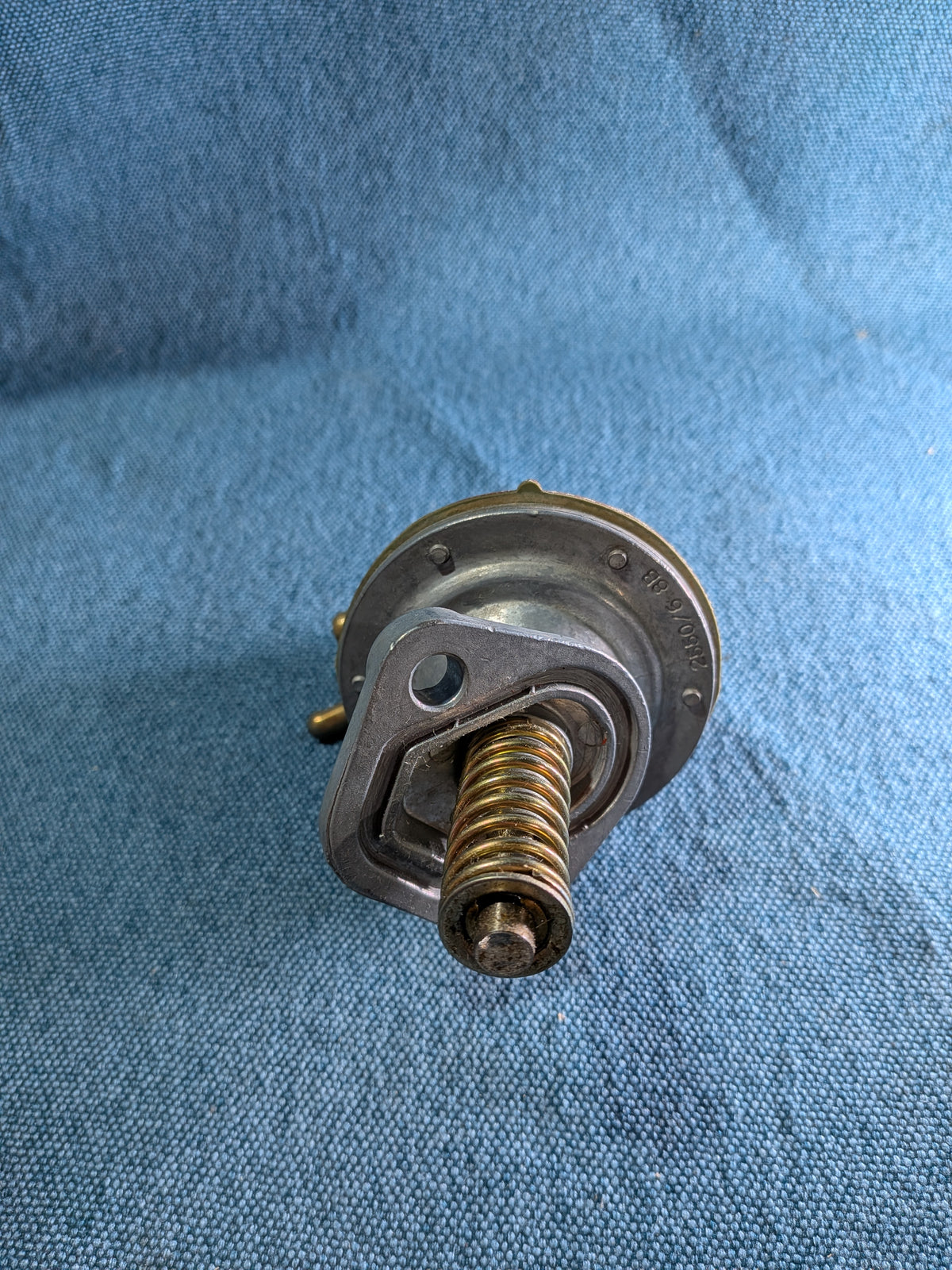 Kraftstoffpumpe für Vergaser 0,9L bis 1,3L Caddy14D/Golf/Jetta/1/2/Passat/B1/B2/Scirocco/1/2/Derby/Polo/1/86C/Audi 50 052127025J NOS F9