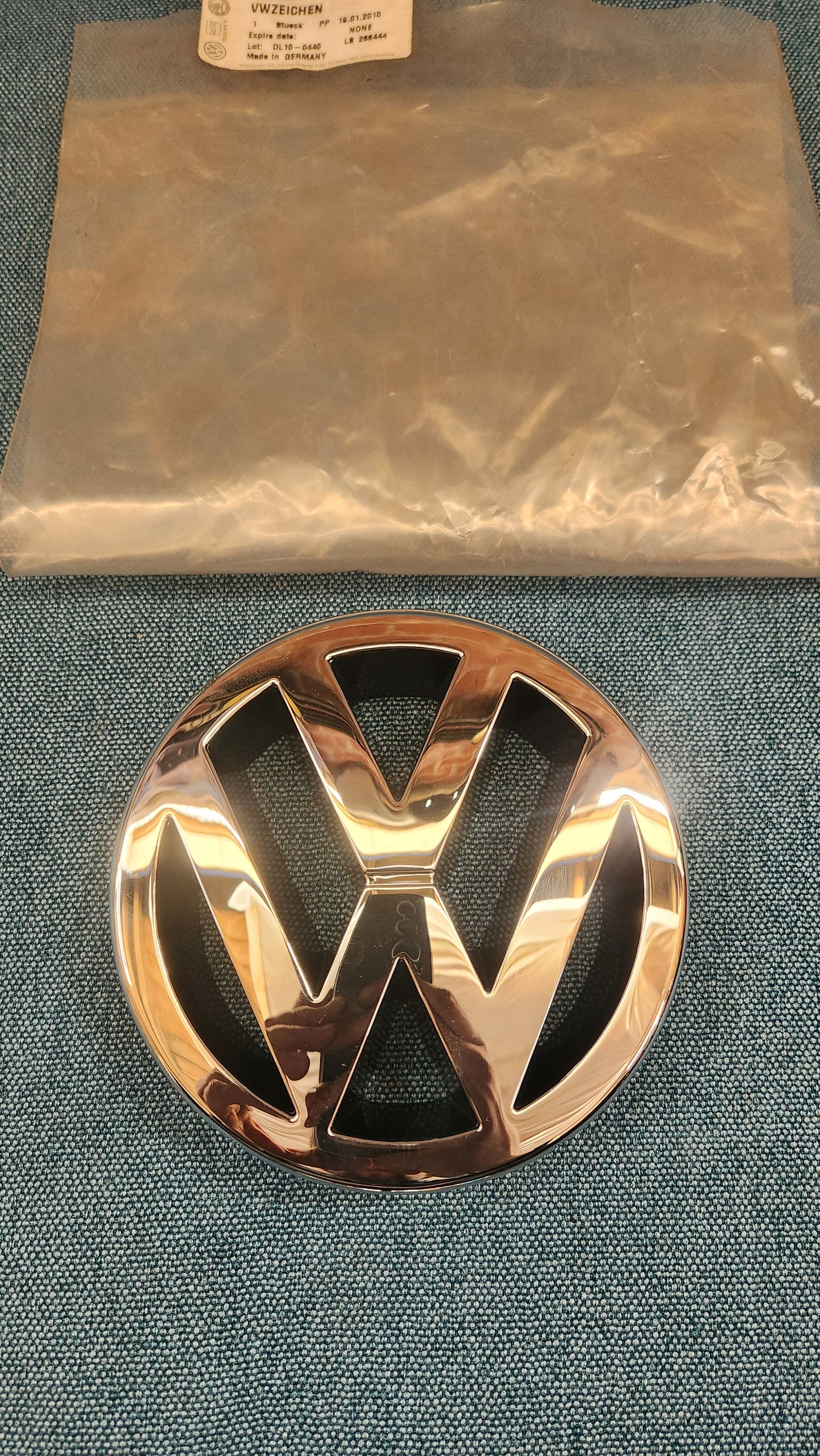 VW Emblem Chrome Grille VW Bora/Polo 9N 1J5853601ULM Nos M5