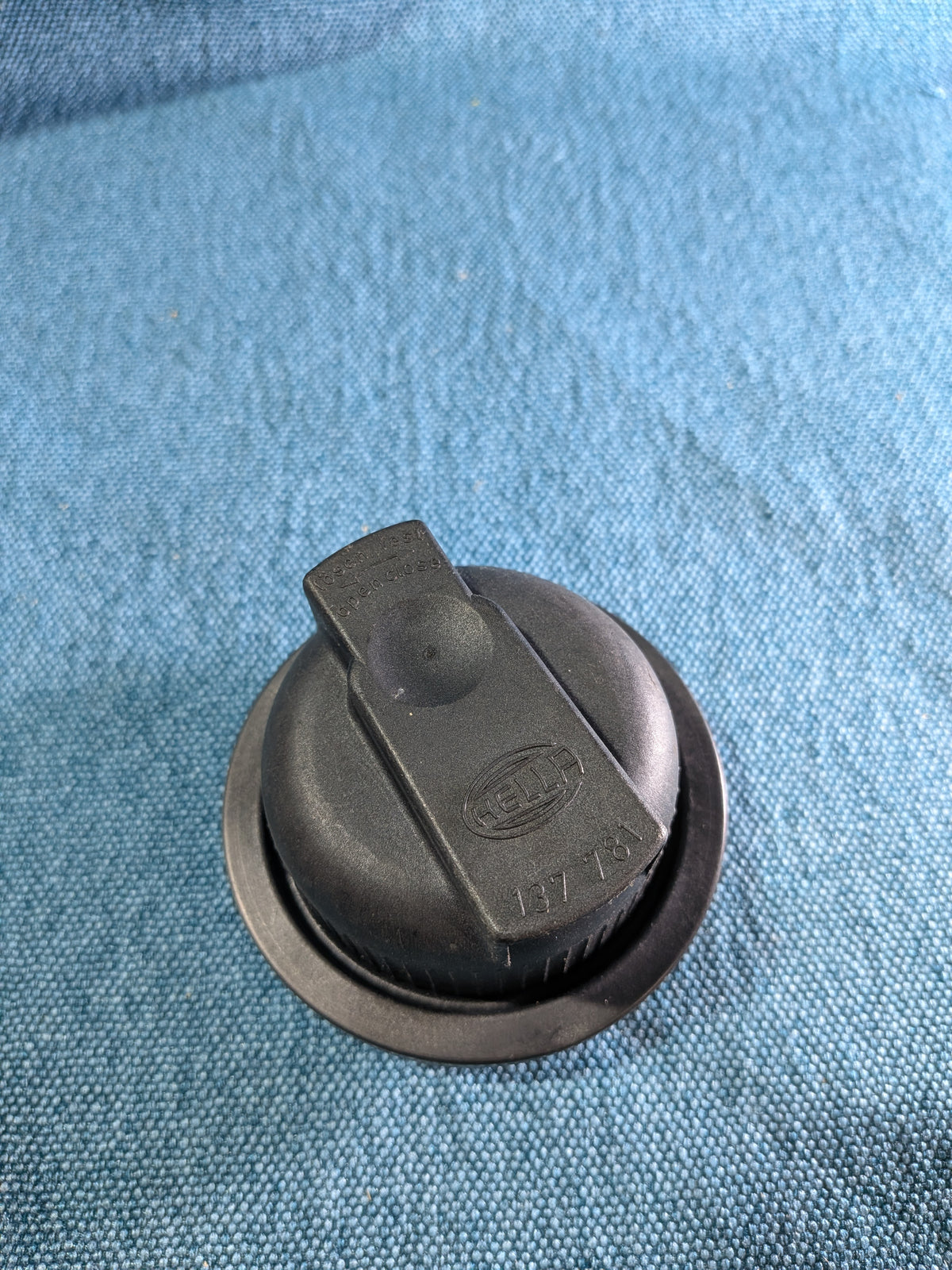 Abdeckkappe Scheinwerfer Hella 137781 T4 Bus 701941601 NOS B21