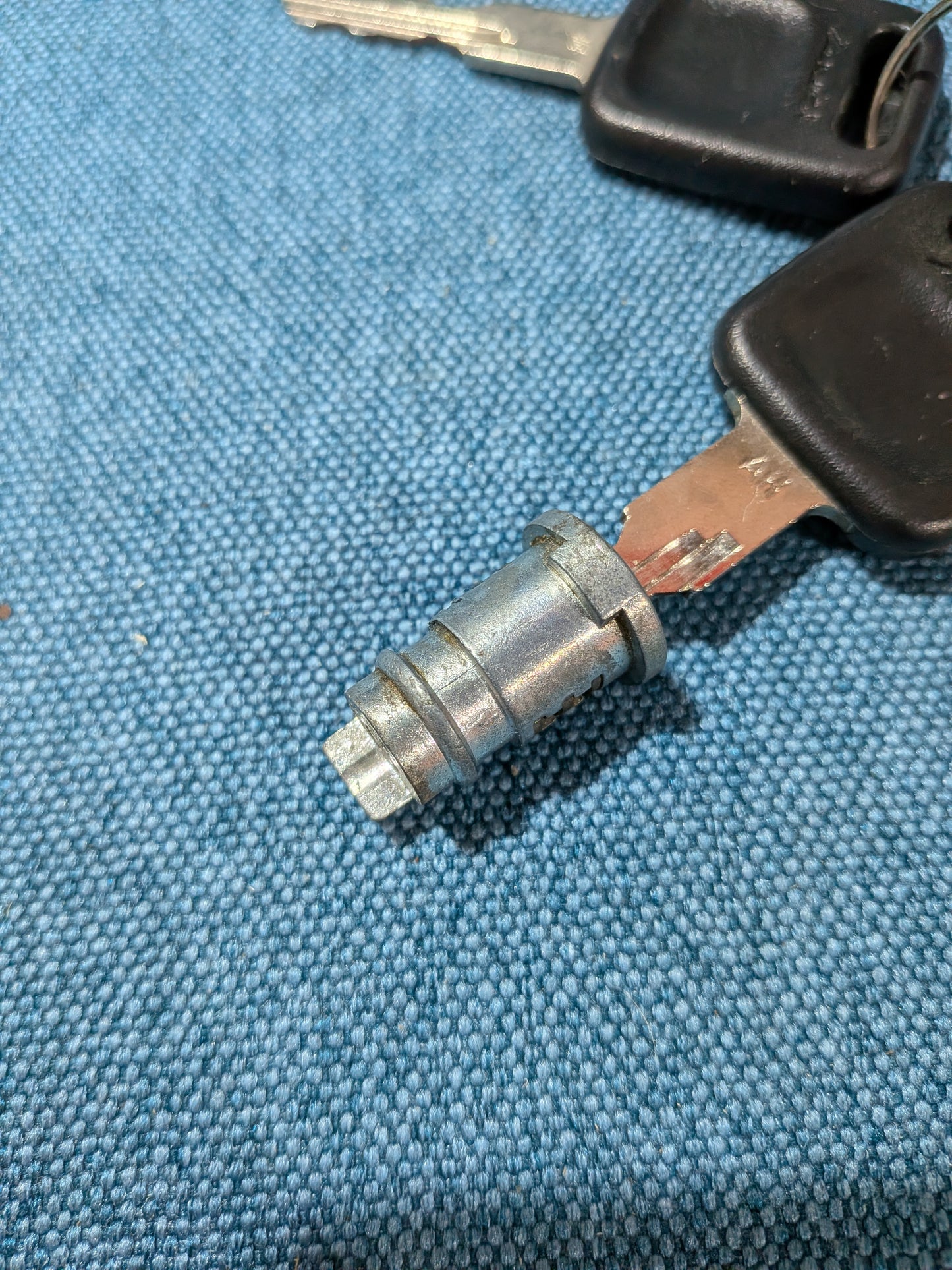 Schließzylinder mit 2 Schlüssel AH Profil Audi 80/90/B4/100/200/C3 443857113 NOS A6