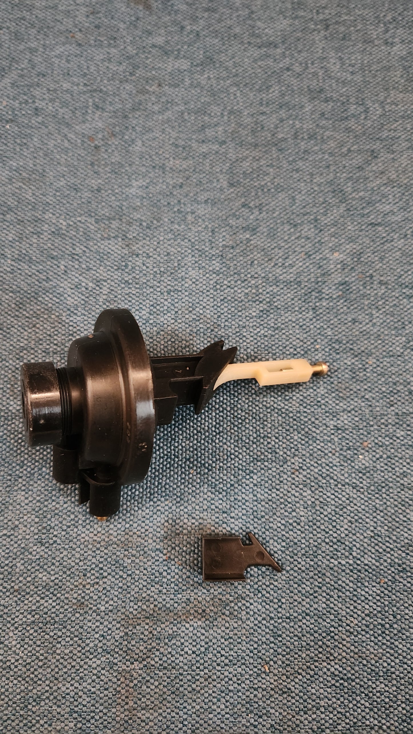 Pulldowndose Vergaser Golf/Jetta1/Caddy14D/Audi80/PassatB1 1B3 2B5 Vergaser 049129220B Nos J9