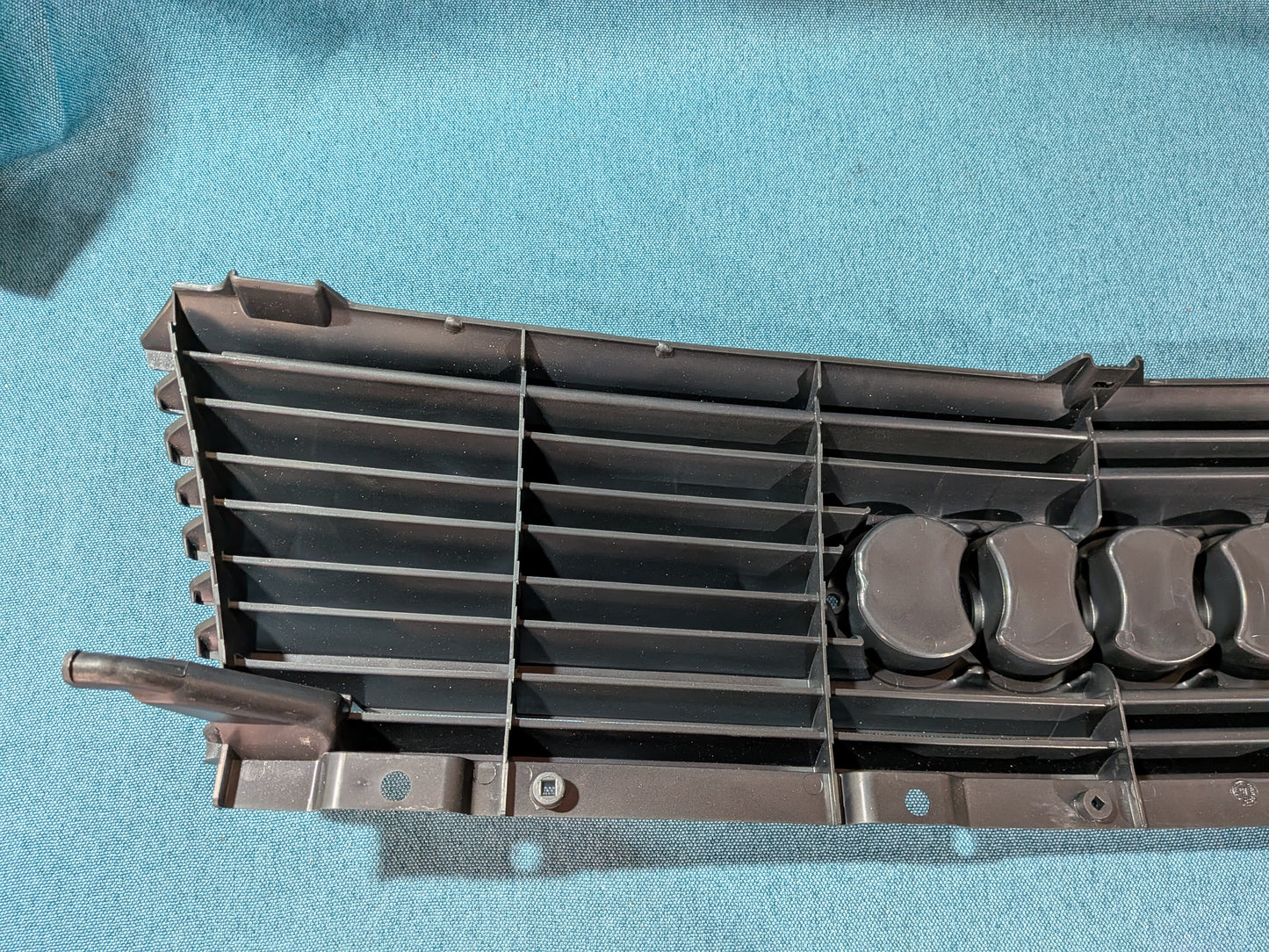 Radiator Grille Chrome Audi 100/200 C3 Typ44 443853655 NOS A4