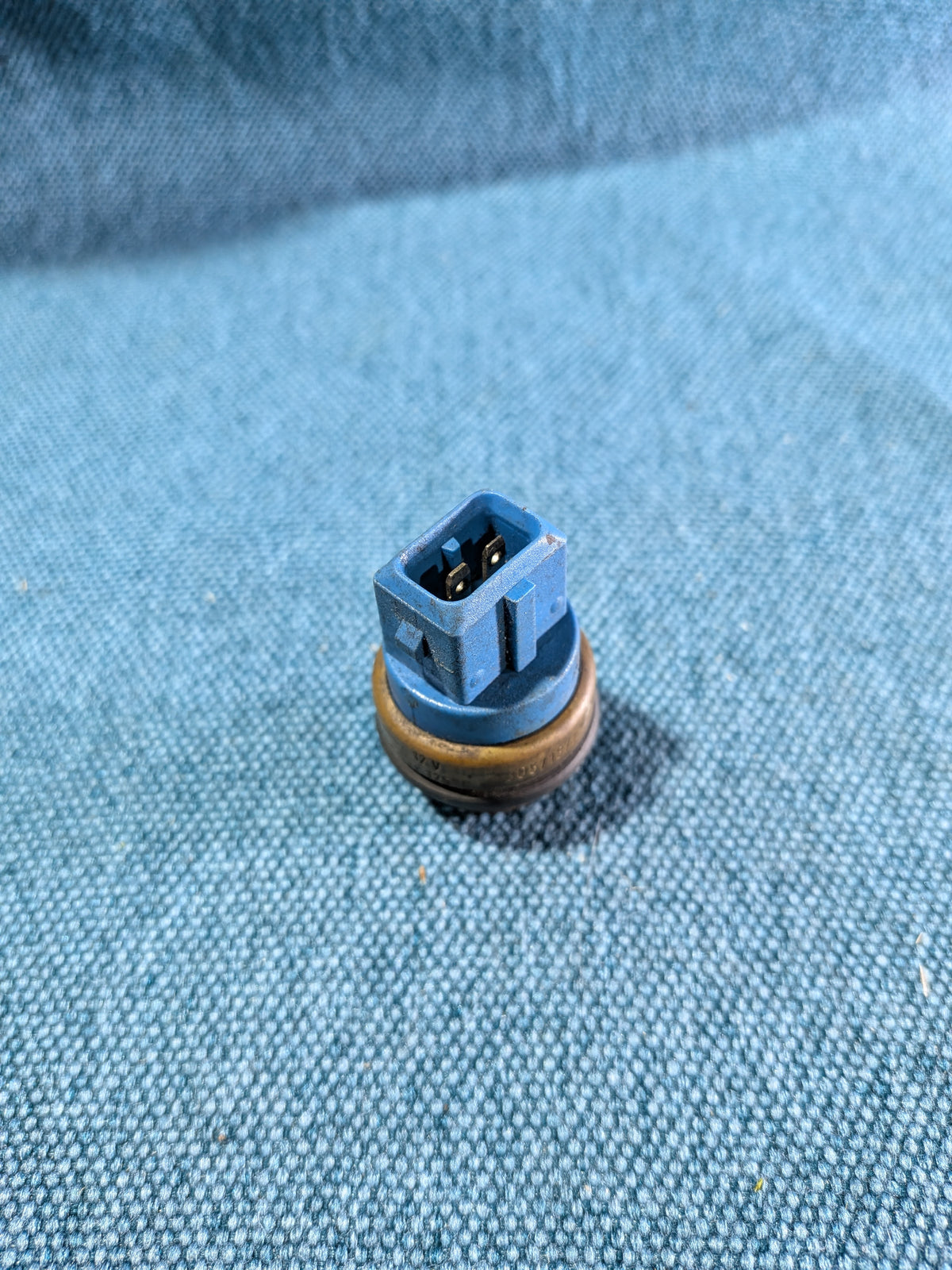 Sensor for Coolant Caddy/14D/2 9KV/Corrado/Golf/Jetta/1/2/3/Vento/LT1/Passat/B4/3B/BG/Polo/86C/6N/Scirocco2/T3/T4 Bus/Audi 80/90/B3/B4/100/200/C3/C4/A4 B5/A6 C4/Cabriolet/Coupe 025906041A Used B5