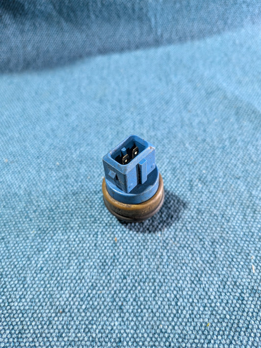 Sensor for Coolant Caddy/14D/2 9KV/Corrado/Golf/Jetta/1/2/3/Vento/LT1/Passat/B4/3B/BG/Polo/86C/6N/Scirocco2/T3/T4 Bus/Audi 80/90/B3/B4/100/200/C3/C4/A4 B5/A6 C4/Cabriolet/Coupe 025906041A Used B5