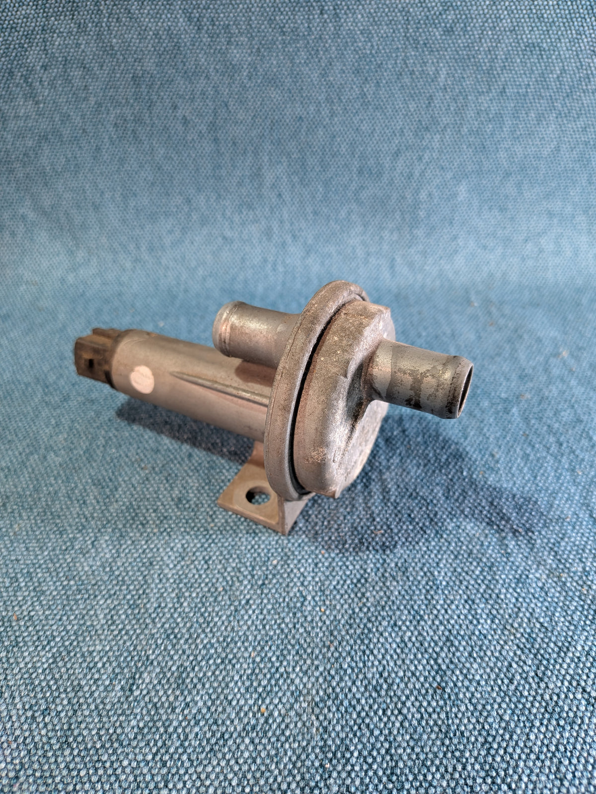 Auxiliary Air Valve Golf/Jetta/1/2/Caddy14D/Passat/B2/B3/Scirocco 2/Santana/Audi 80/90/B1/B2/100/C3 026133453 Used B8