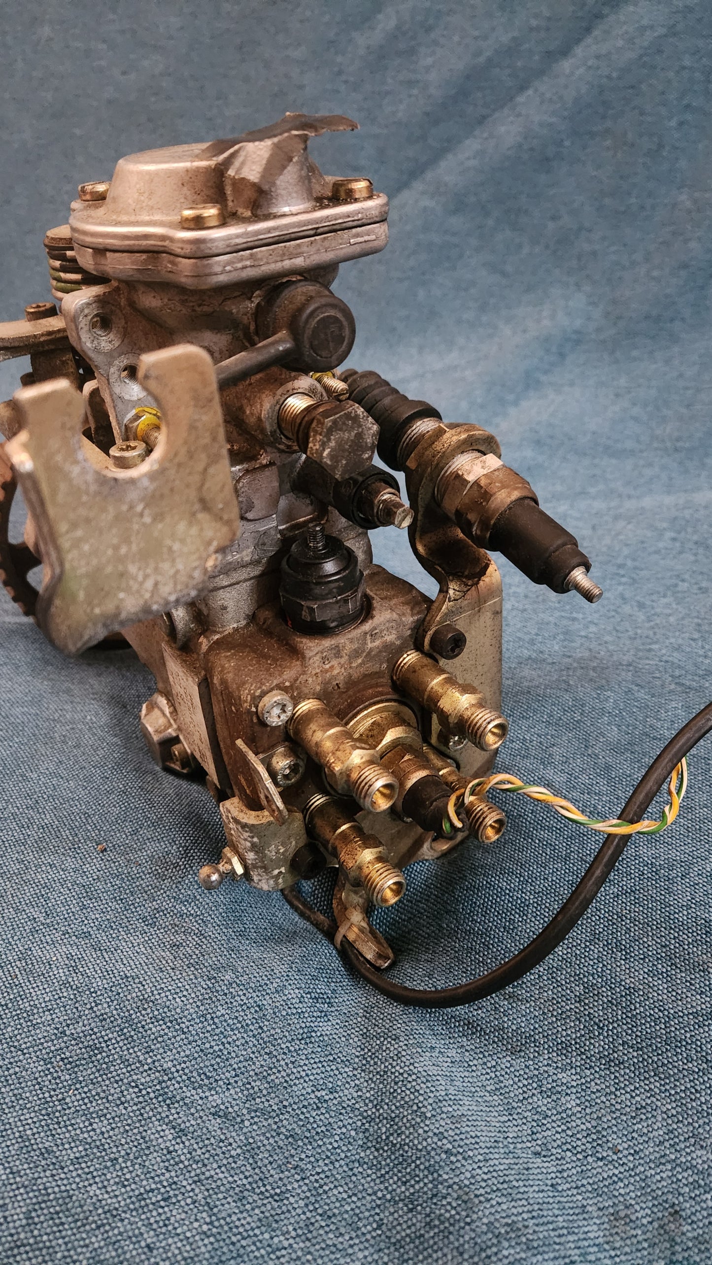Einspritzpumpe Hochdruckpumpe Golf3/Vento/Passat 35I B3/B4/Caddy 9kV /Polo6N 028130115S Gebraucht