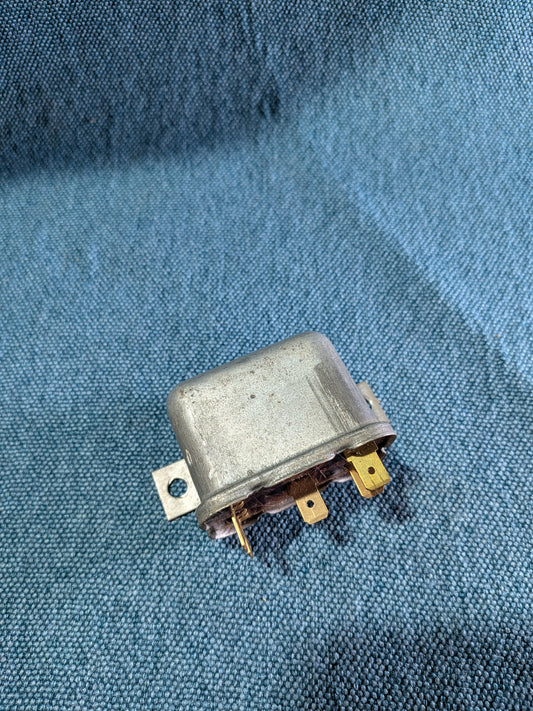 Relay Mercedes/W108/W109/W110/W111/W113 033200301 Used B18
