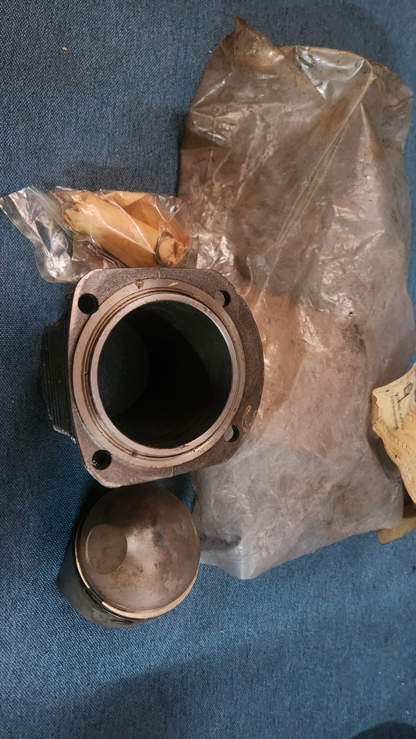 Porsche 911 Zylinder Kolben 90110390306 Nos E7