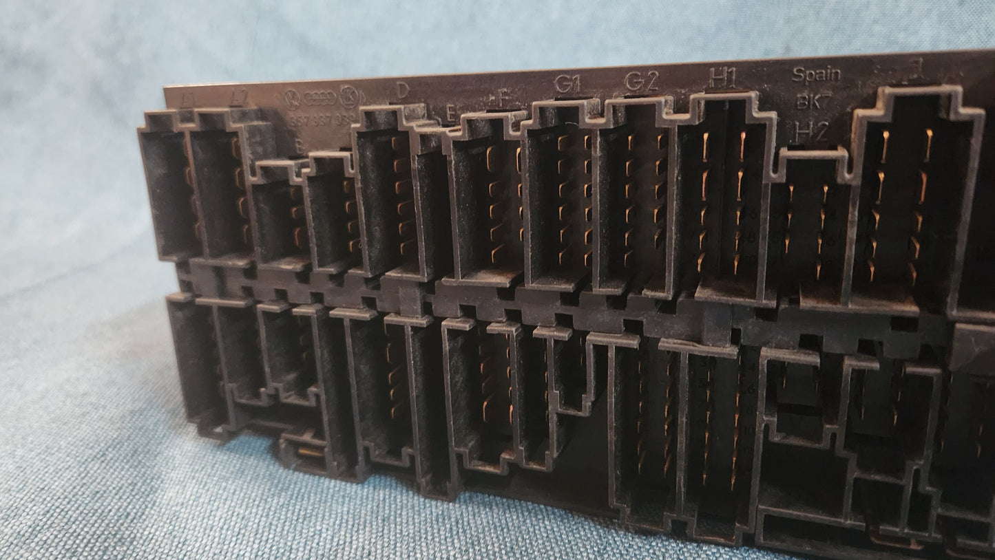 Fuse Box Golf3/4/Cabrio/Vento/Passat 35I B3/T4 Bus 357937039 Nos F9