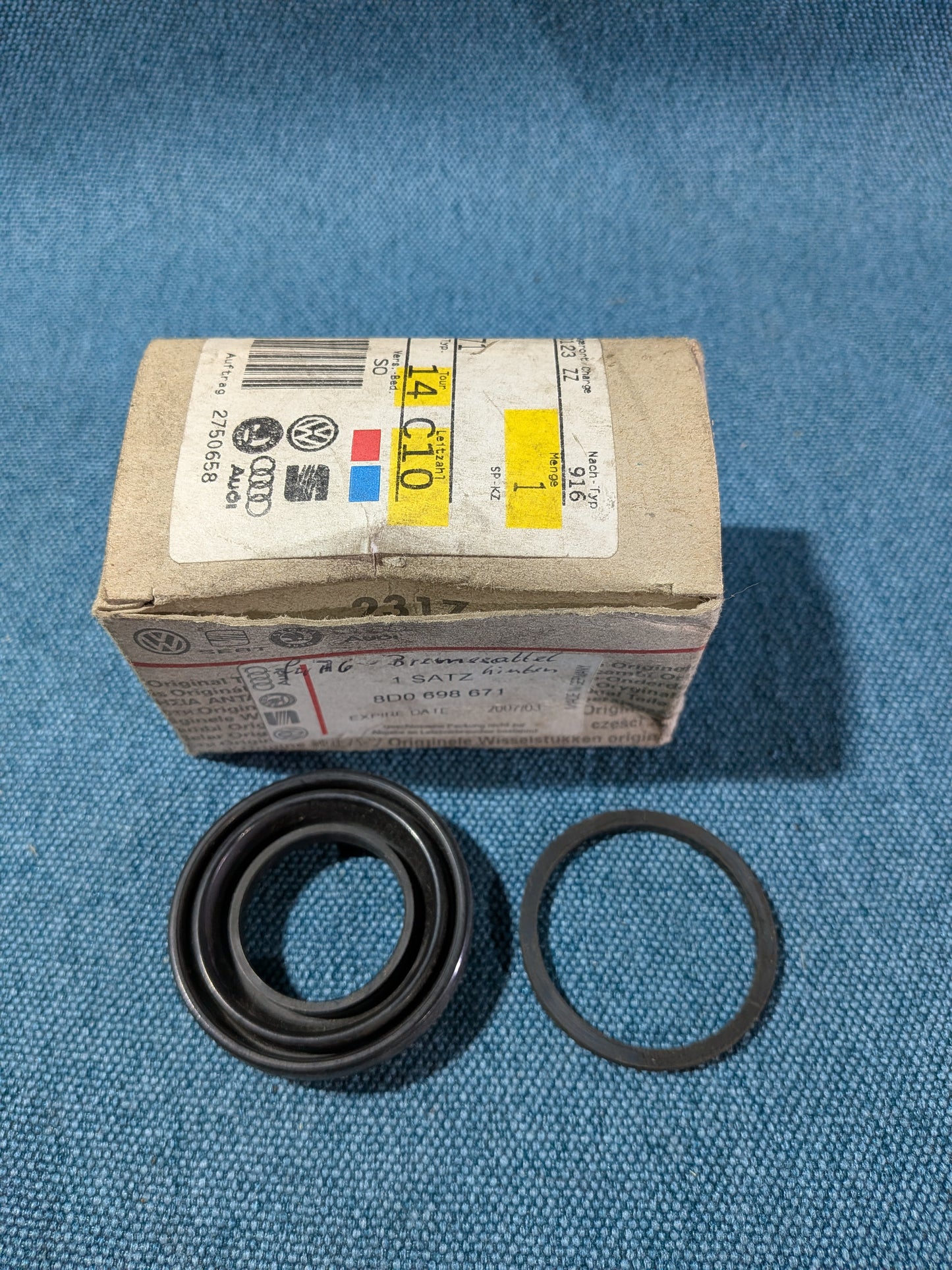 Seal kit brake caliper repair kit Beetle 5C/Golf/4/5/Bora/Caddy3/T4 Bus/New Beetle/ Passat/B4/3B/BG/Polo/9N/6/Sharan/Scirocco 3/Sharan/Audi A1/GB/8X/GBA/A3 8P/A4/B5/B6/B7/A6 C5/TT 8N 8D0698671 Nos B4