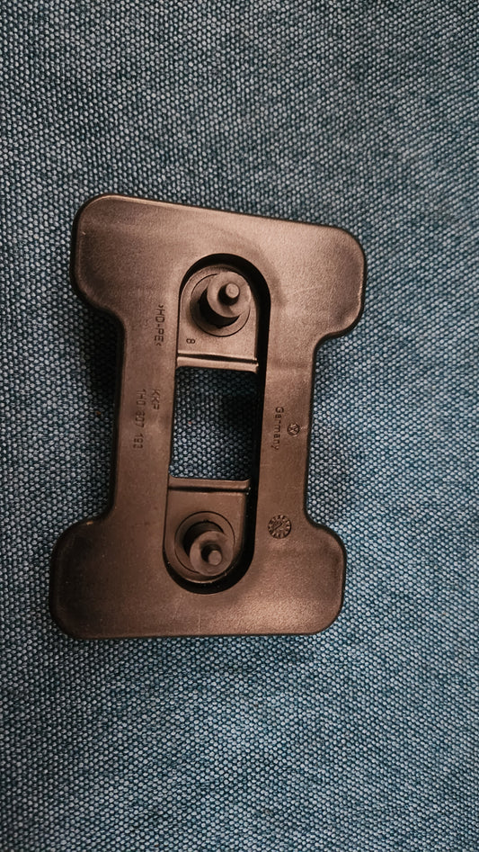 Stoßstangenhalter Golf2/3/4/Jetta2/T4/PassatB2/B3/Vento/Polo86C 1H0807193 Nos G5/G7