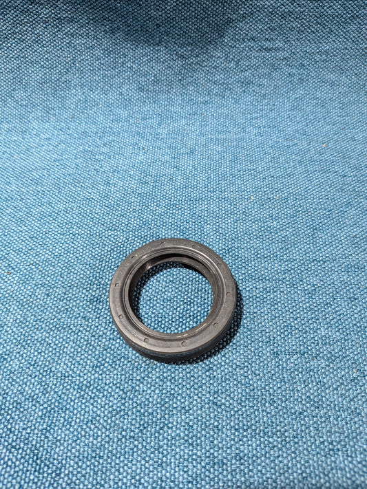 Oil seal Iltis/Golf/Jetta/Scirocco/1/2/Santana/Derby/Passat/B1/B2/B3/B4/3B/BG/Polo/86C/6N/9N/T4/T5 Bus/Golf/3/4/Vento/Bora/LT/1/2/Lupo/New Beetle/Corrado/Caddy/14D/2 9KV/Touareg/Fox/Audi 80/90/B1/B2/B3/B4/100/200/C2/C3/C4/A4 B5 026103085D NOS A24