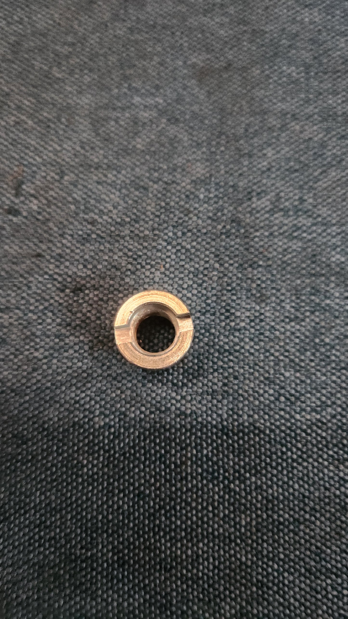 Gewindehülse Golf/Jetta2/3/Corrado/PassatB2/B3/B4/Vento/Audi80/90/B2/B3/B4  M14x1. 5 - 811412365 Nos H5