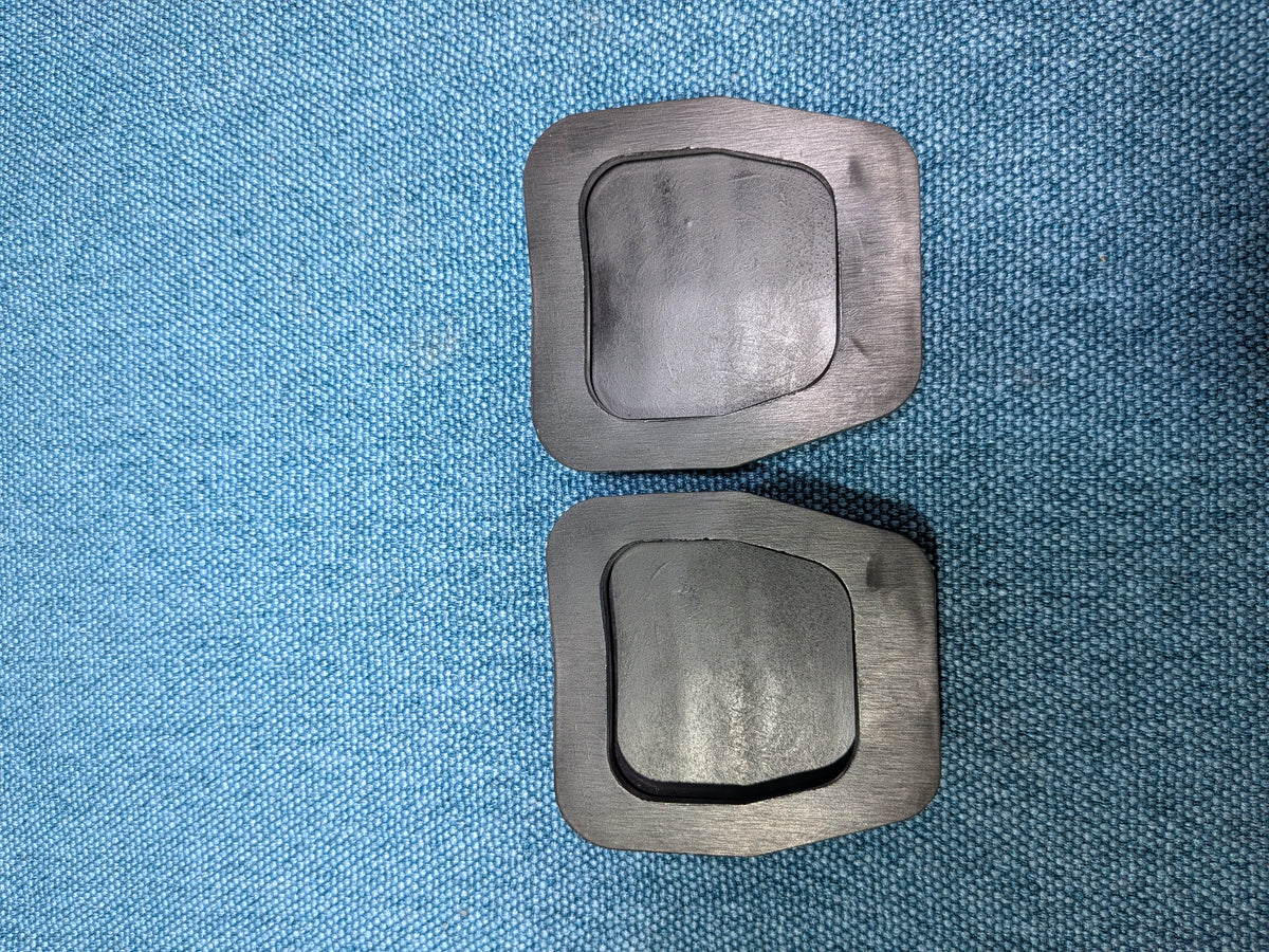 Gummi für Brems-/Kupplungspedal Golf/Jetta/2/T4 Bus/Polo 86C/Golf3/4/Santana/Derby/Passat/B1/B2/B3/B4/Audi 80/90/B2/B3/Coupe/Quattro 321721173 Neu
