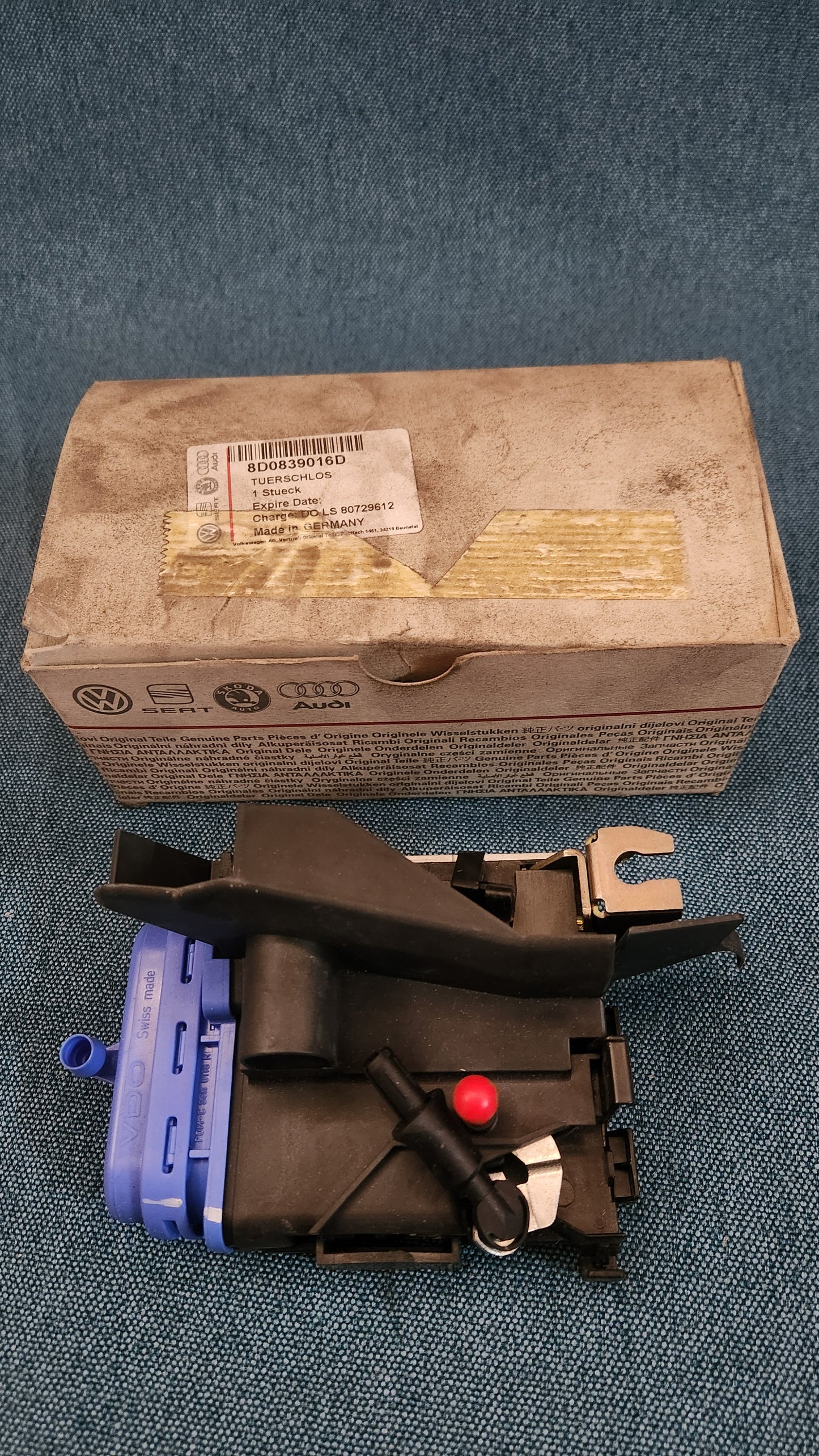 Door lock Audi A3/8L/A4/S4/RS4/B5/S6 8D0839016D Nos F4