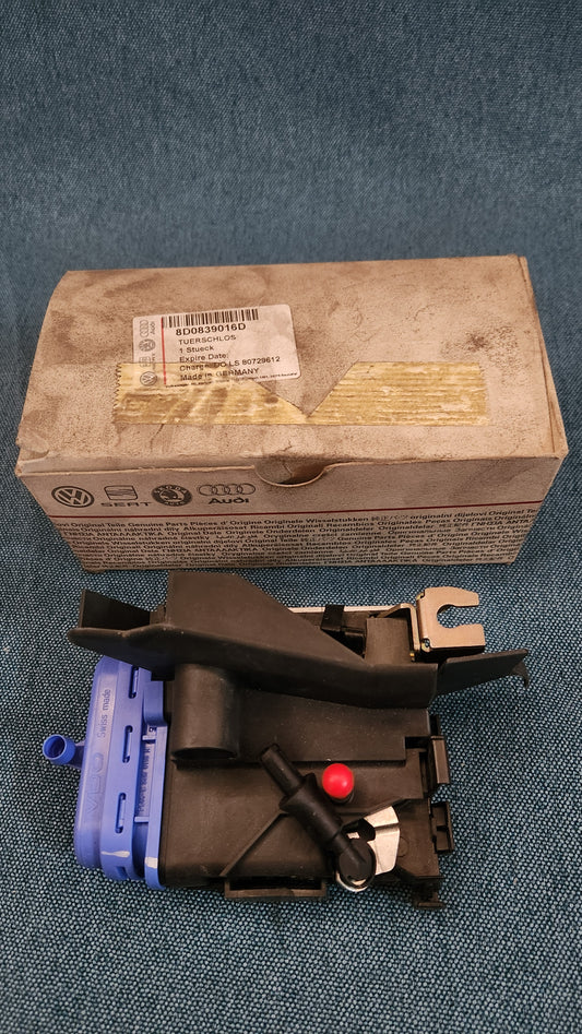 Door lock Audi A3/8L/A4/S4/RS4/B5/S6 8D0839016D Nos F4