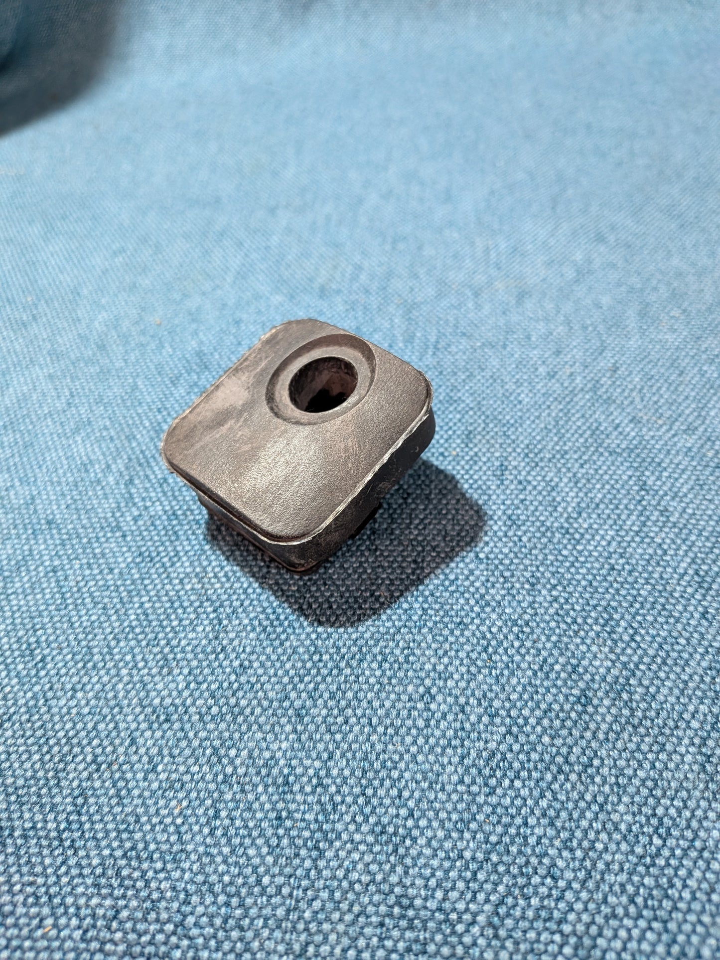 Gummilager Kühler Passat 3B/BG/Audi A2/A4 B5/A6 C5 8D0121276 NOS A6