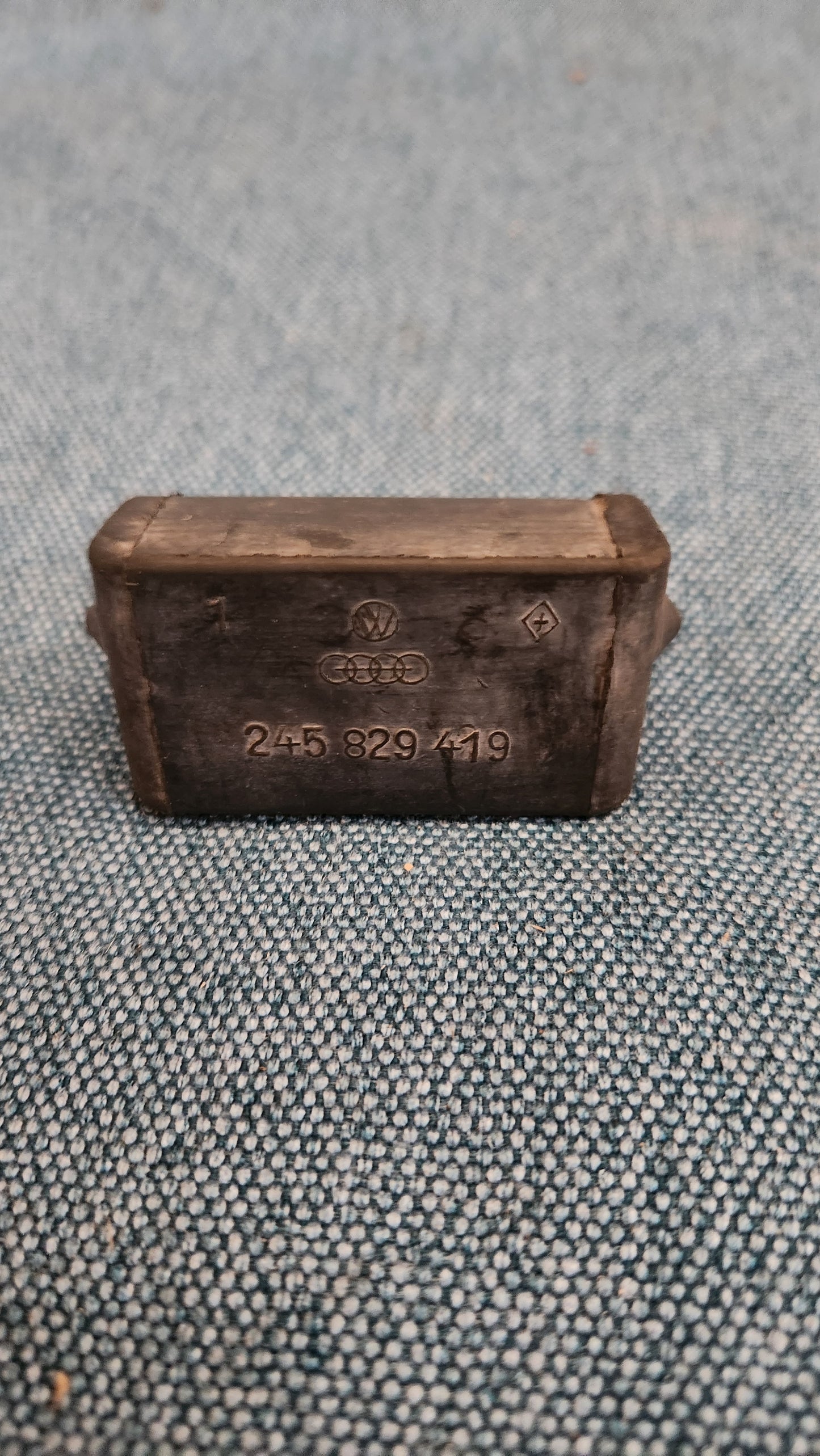 Stopfen Bordwandpuffer T2/T3/T4 Bus 245829419 NOS