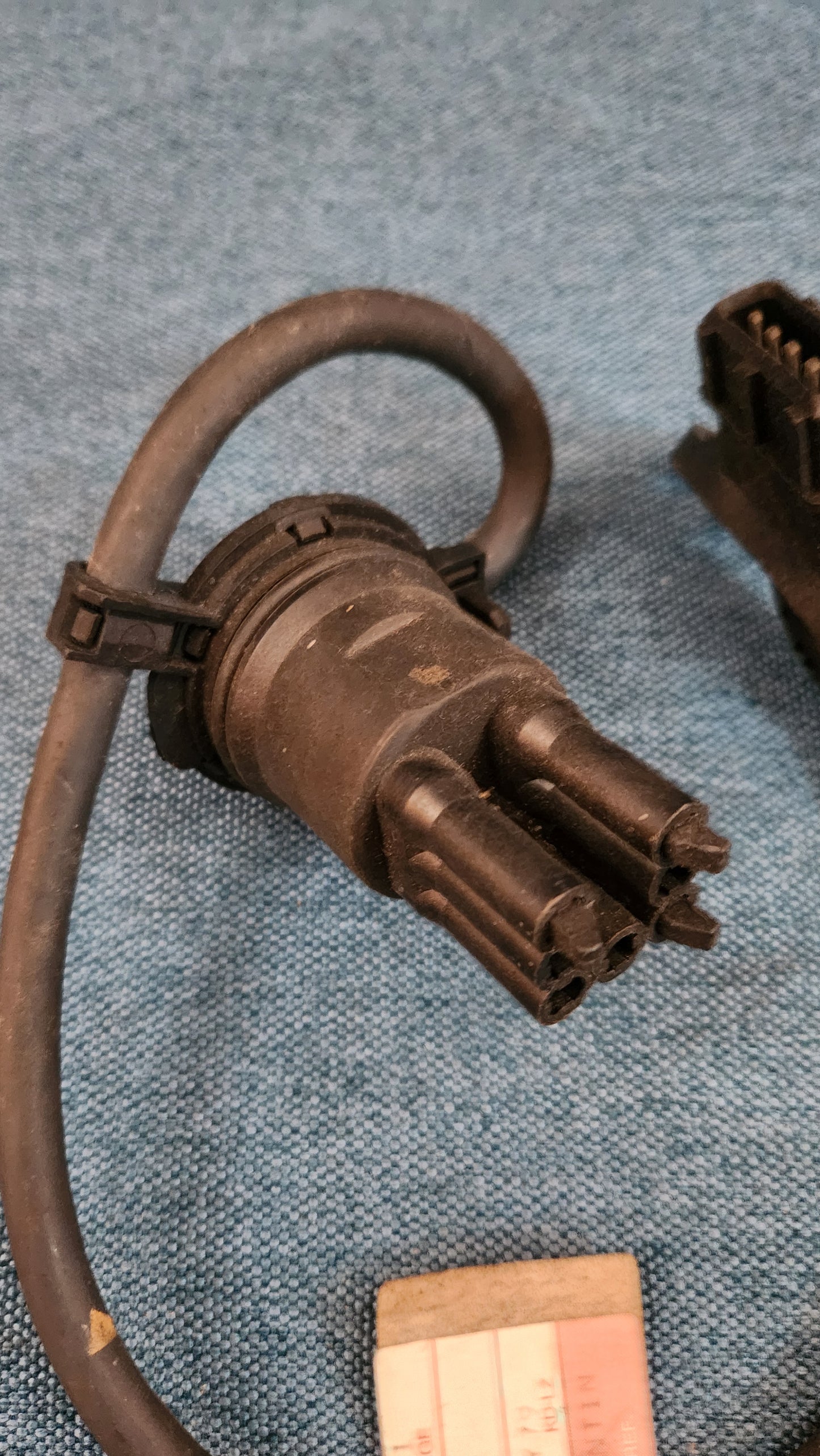 Schalter für Rückfahrlicht Audi 80/90/B2/B3/B4/A6/100/200/C3/C4 012919823 Nos L3