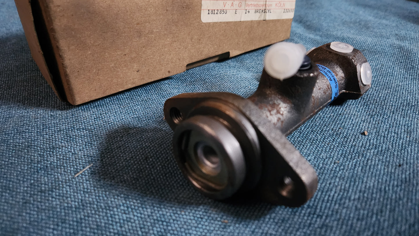 Käfer Typ 1 Karmann Ghia Hauptbremszylinder 113611023A Nos E4