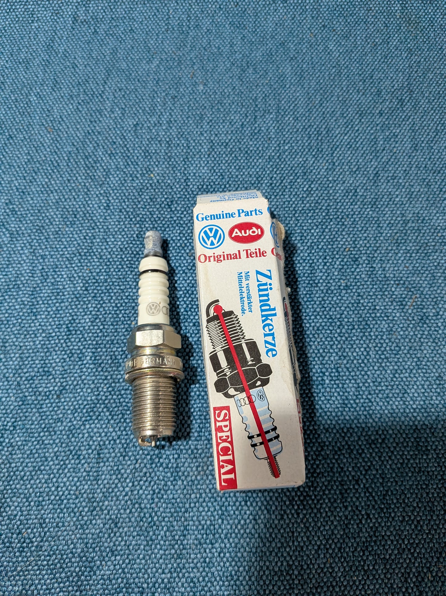 Spark plug 101000016AA Iltis/Golf/Jetta/Scirocco/1/2/K70/Santana/LT1/Derby/Passat/B1/B2/B3/B4/Polo/86C/6N/T3/T4 Bus/Golf3/Vento/Sharan/Corrado/Caddy/1/2/9Kv/Audi 80/90/B1/B2/B3/B4/100/200/C1/C2/C3/C4/A6 C4 NOS A21