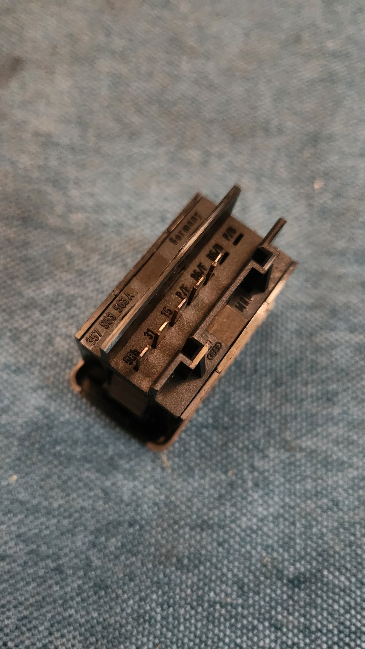 Sitzheizungsschalter Golf/Jetta/1/2/Corrado/T4/Polo86C 357963563A Nos J2