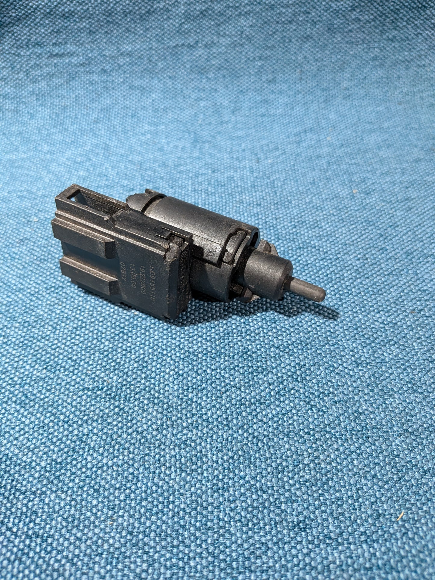 Brake light switch Golf4/Bora/Fox/Lupo/Polo/6N/9N/Sharan/Touareg/T5 Bus/Audi A3/8L/8P/A4/B5/B6/TT 1J0945511B Used A24
