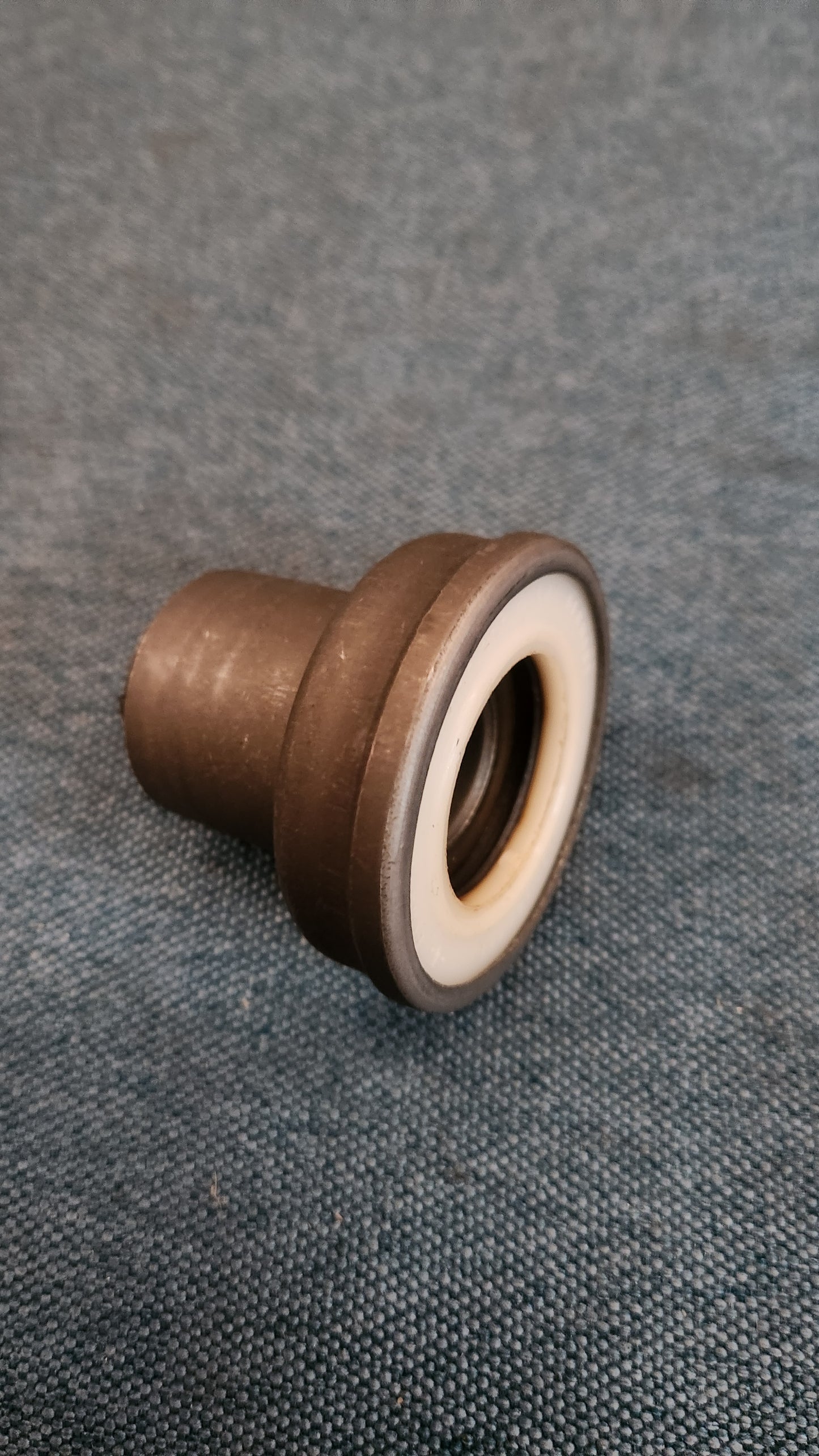Gummi Metalllager für Querlenker vorne oben T3 251407077 Nos J2