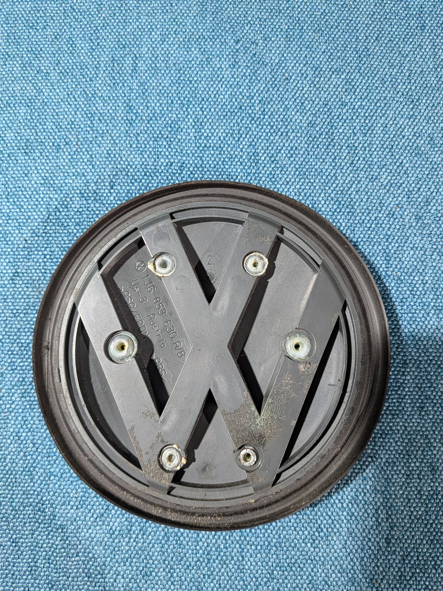 Vw Zeichen Heckklappe Golf 4/Polo 6N/Lupo 1J6853630 Gebraucht A16