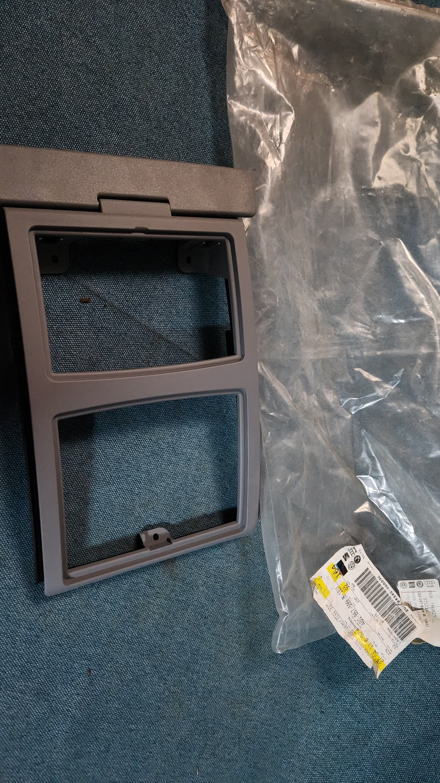 Audi A6 4B C5 sunroof cover 4B0867599B Nos B2