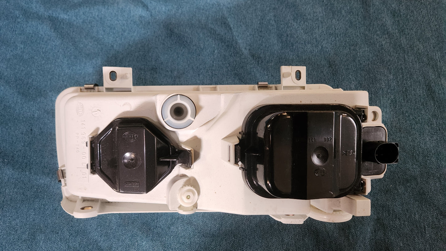 Passat B3/B4 Scheinwerfer 3A0941017 Nos T1/2