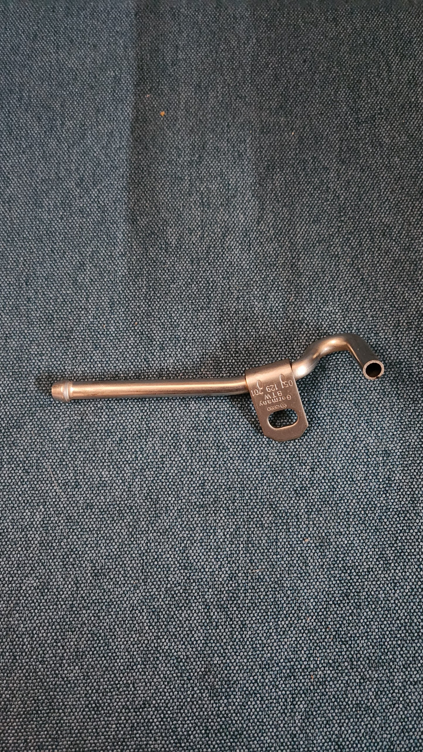 Rohr für CO Entnahme Golf/Jetta/2 EZ/GU/PN/RF/1F/AAM 051129701 Nos I7